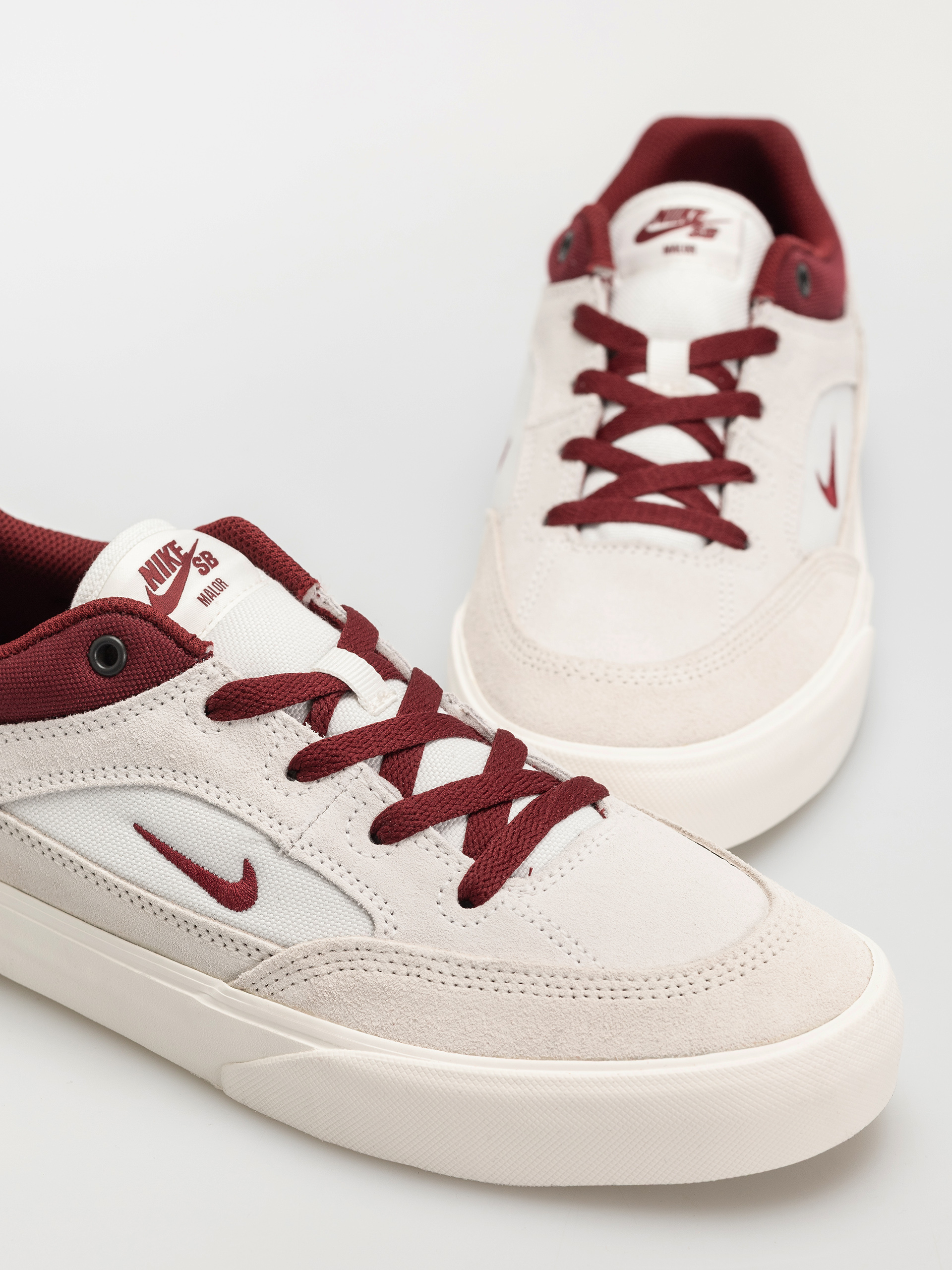 Topánky Nike SB Malor (summit white/team red phantom sail)