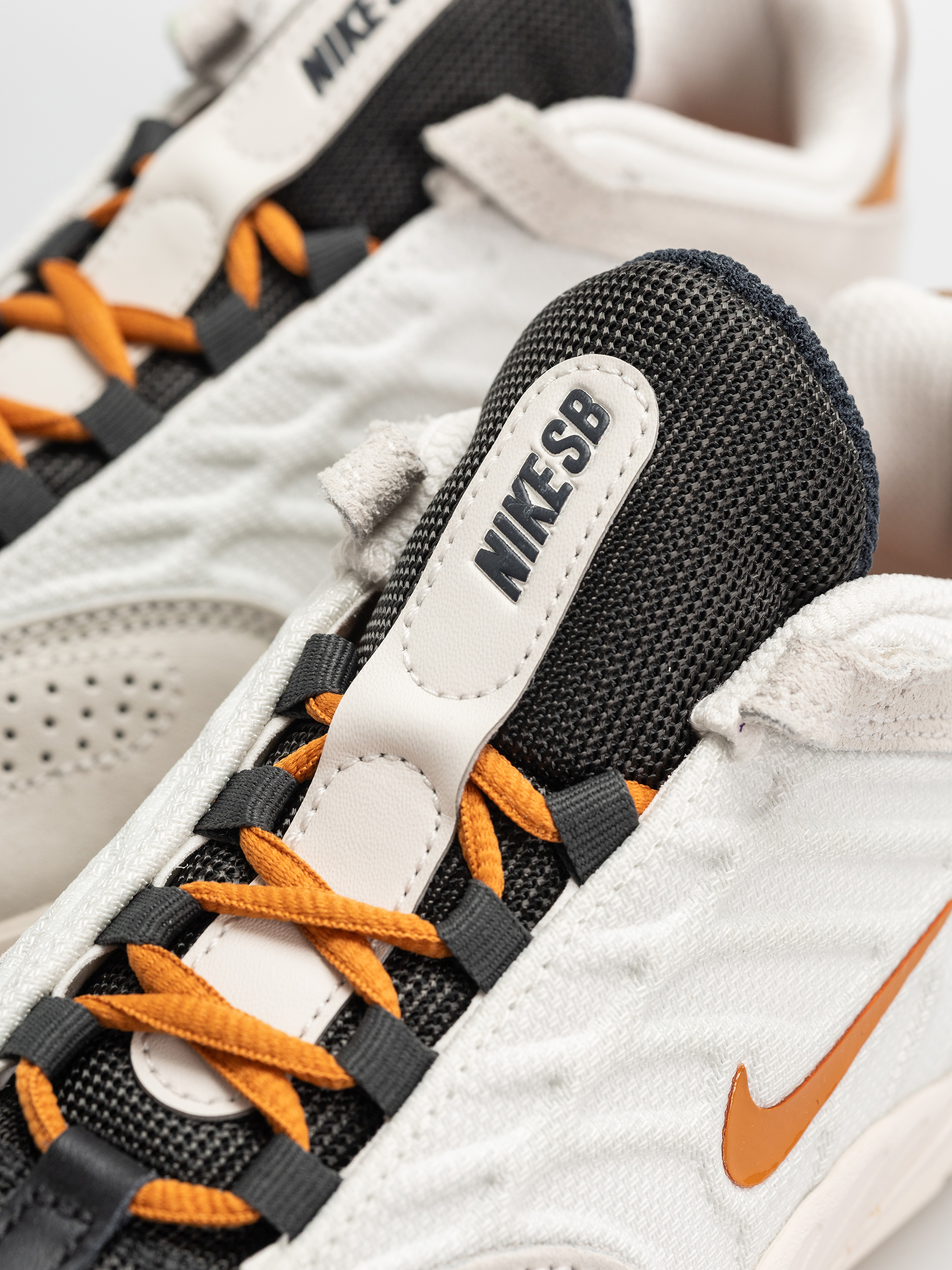 Topánky Nike SB Vertebrae (summit white/monarch phantom)