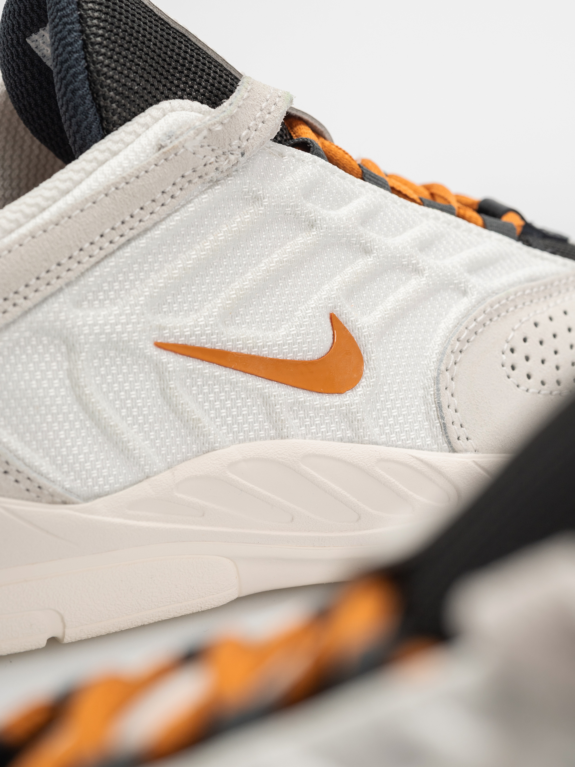 Topánky Nike SB Vertebrae (summit white/monarch phantom)