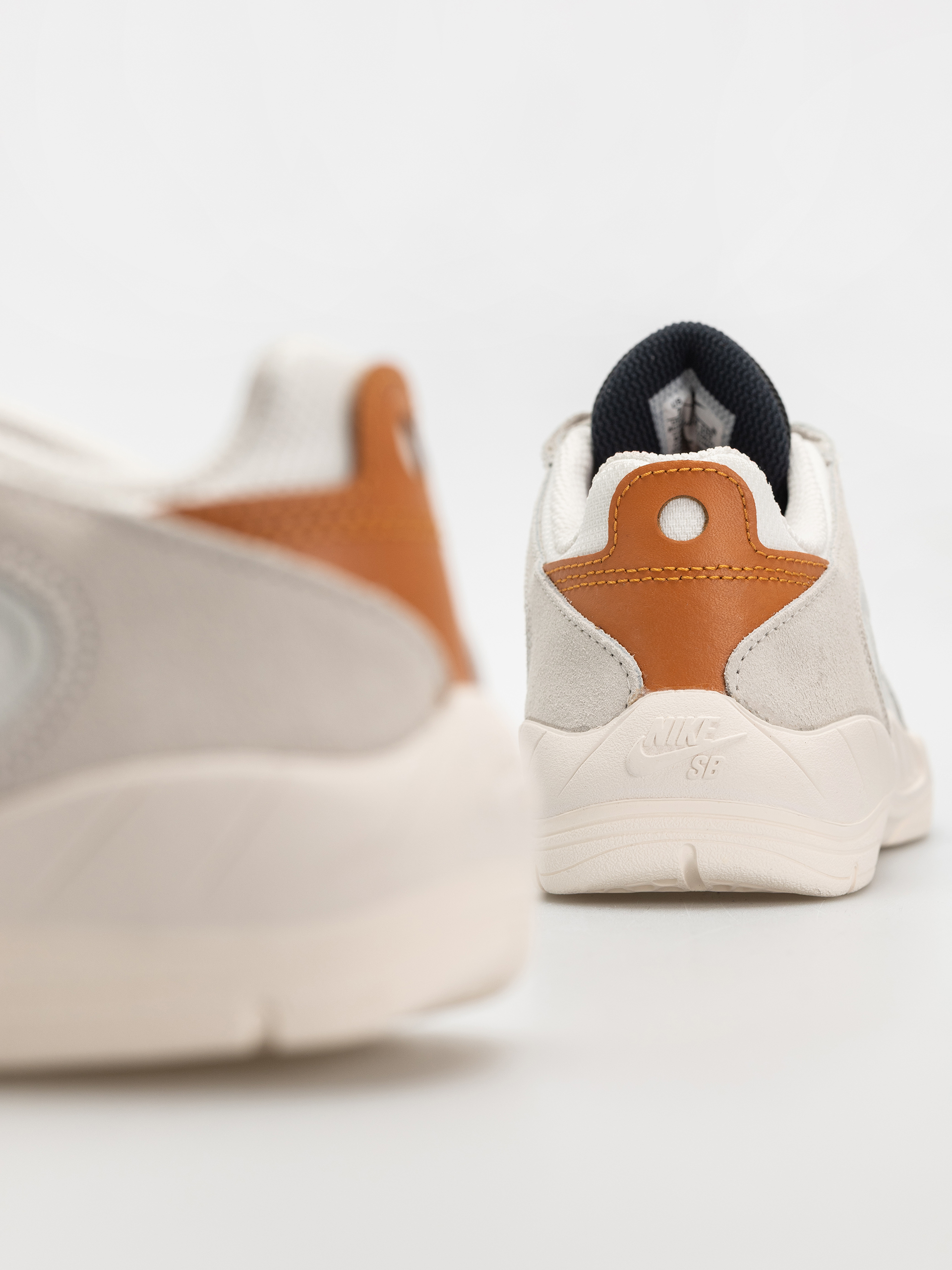 Topánky Nike SB Vertebrae (summit white/monarch phantom)