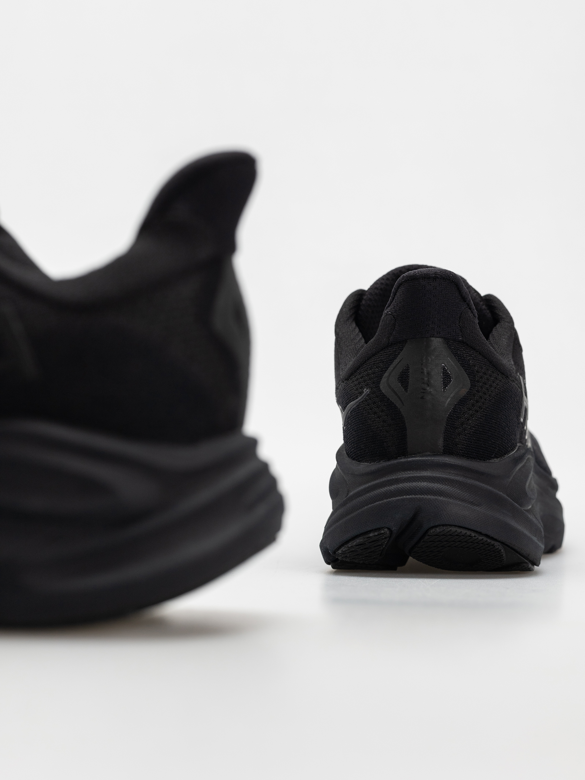 Topánky Hoka Clifton 10 (black/black)