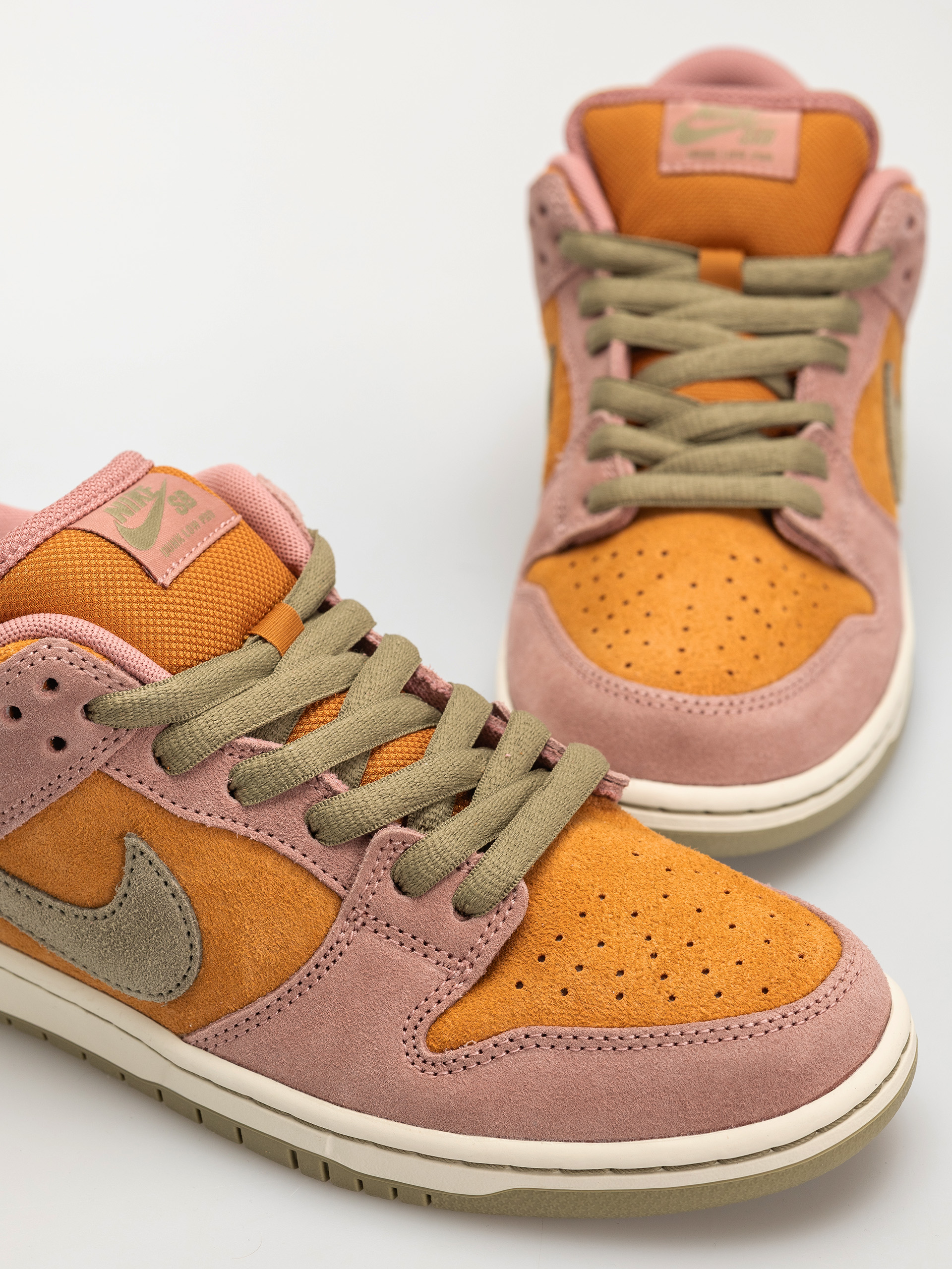 Topánky Nike SB Dunk Low Pro (red stardust/neutral olive monarch)