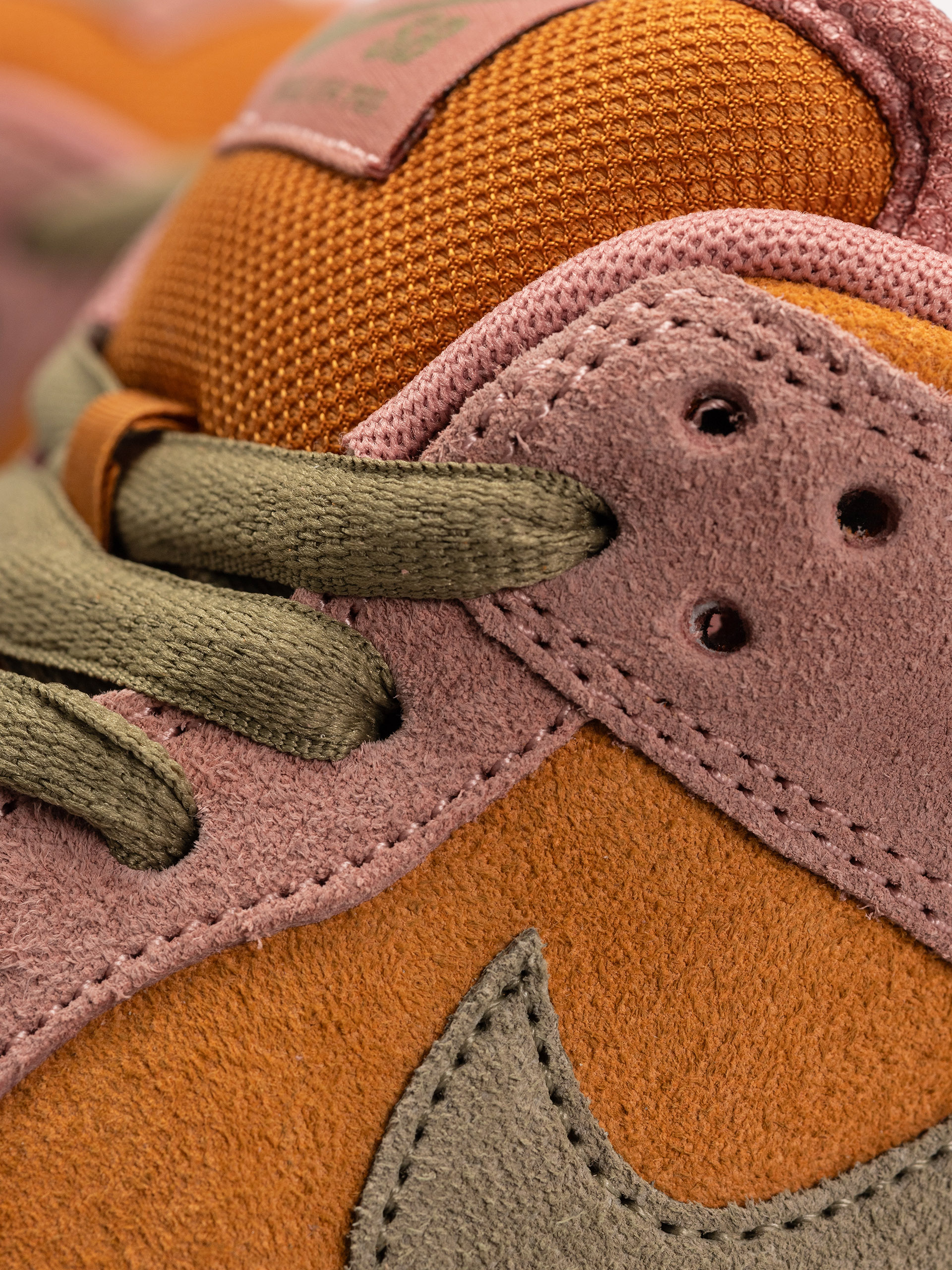 Topánky Nike SB Dunk Low Pro (red stardust/neutral olive monarch)