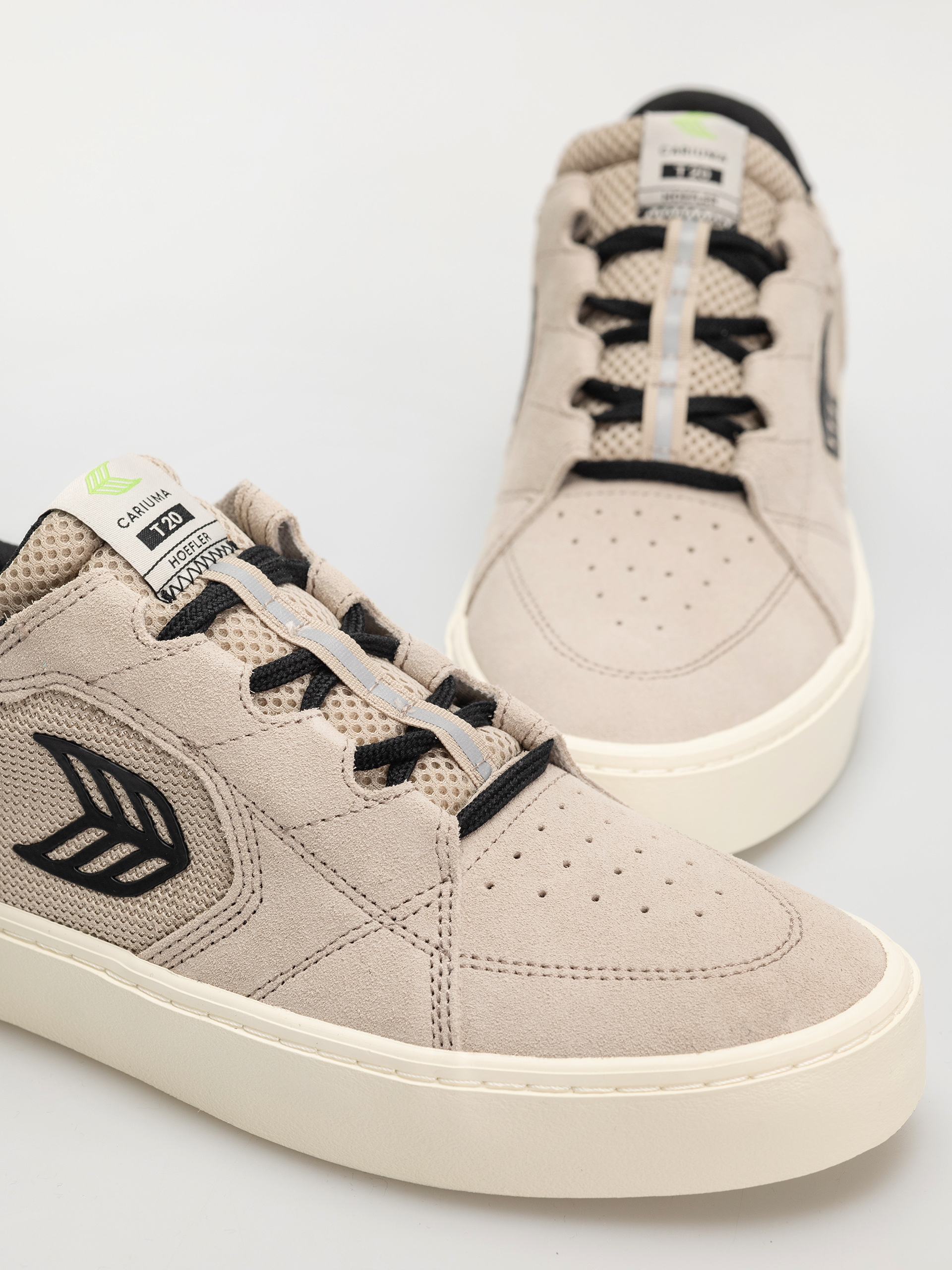 Topánky Cariuma T20 Pro (plaza taupe suede and mesh black logo)