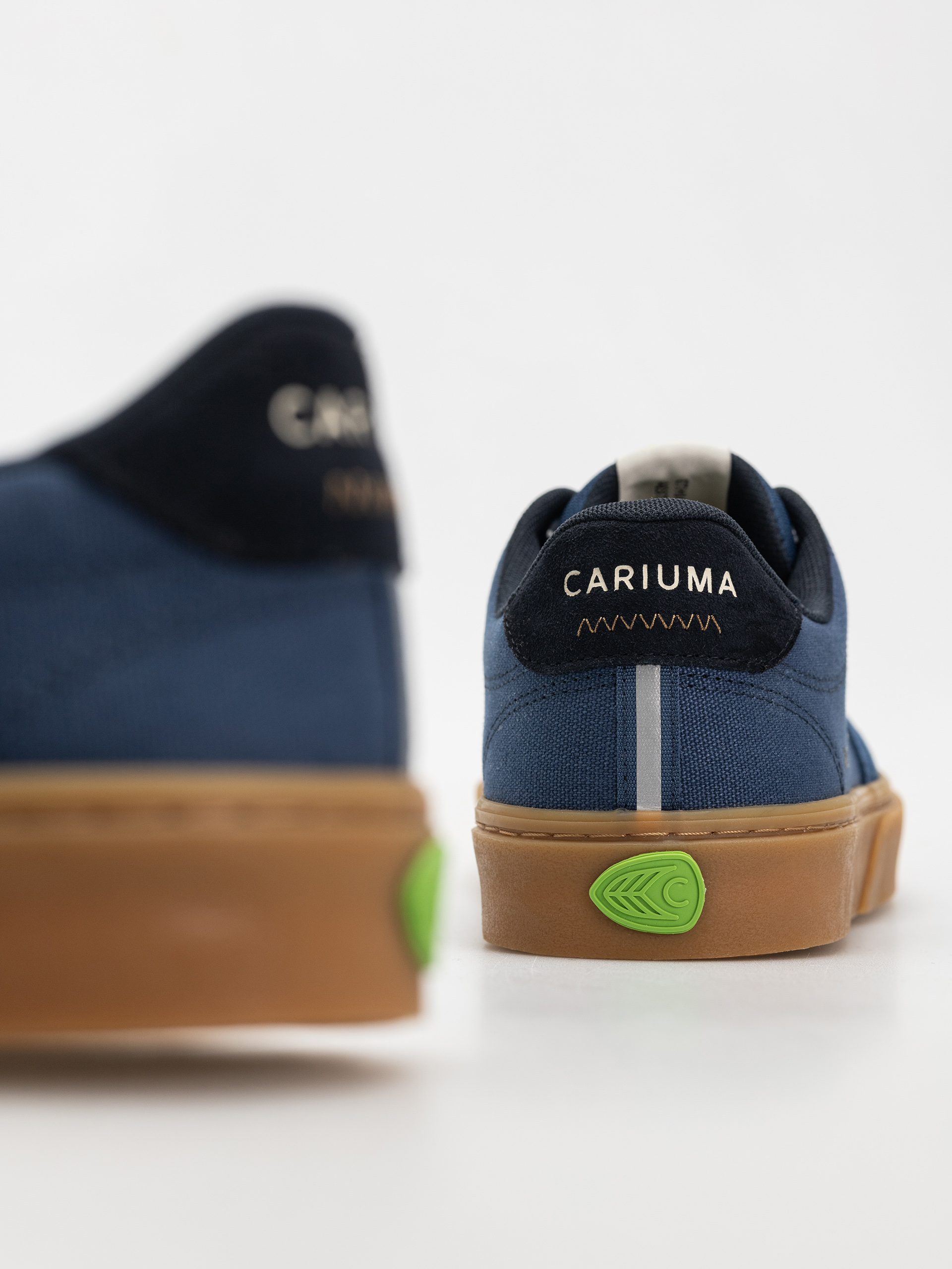 Topánky Cariuma Naioca Pro (gum shadow blue suede and canvas ivory logo navy)