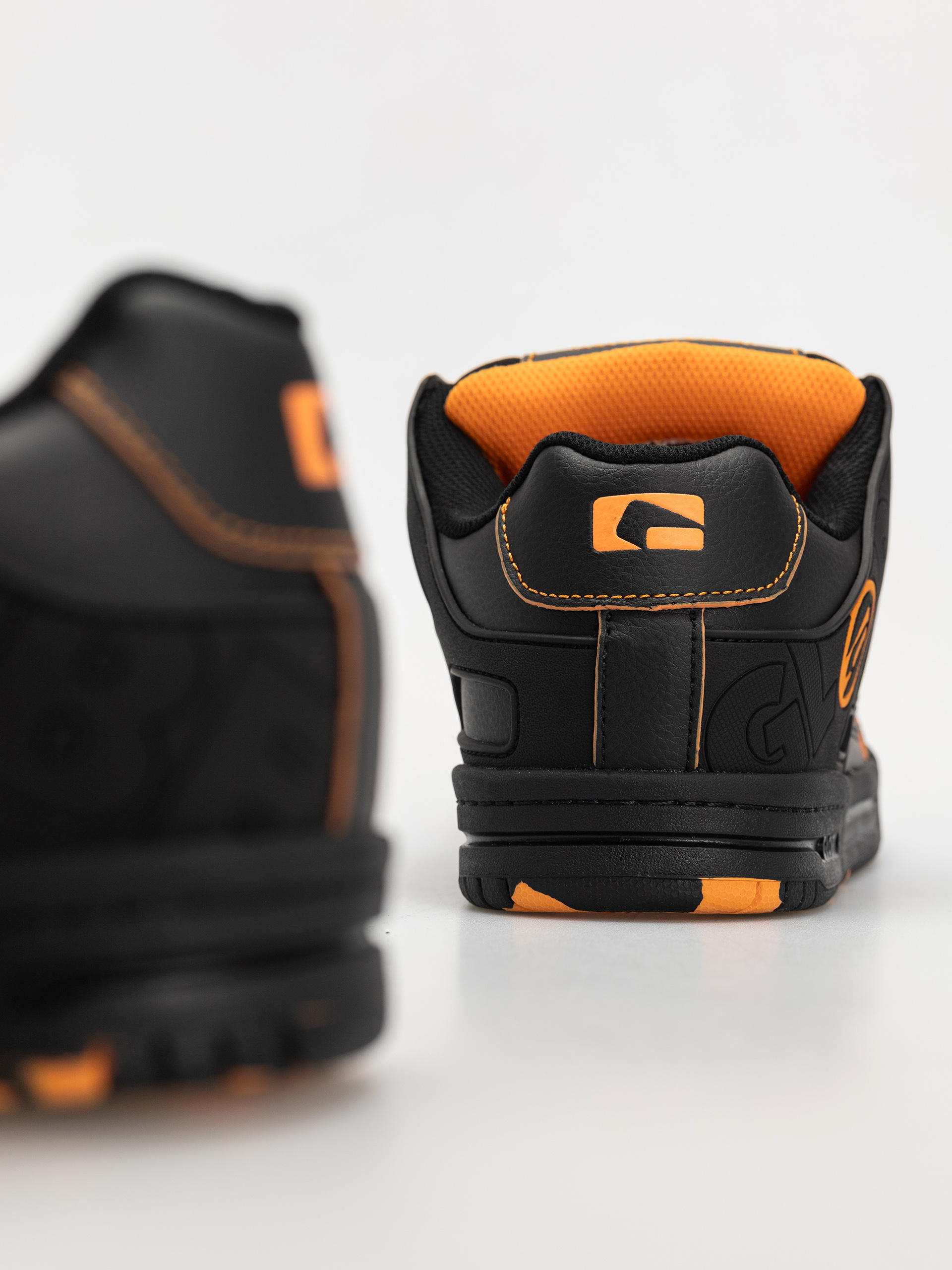 Topánky Globe Tilt (black orange mosaic)