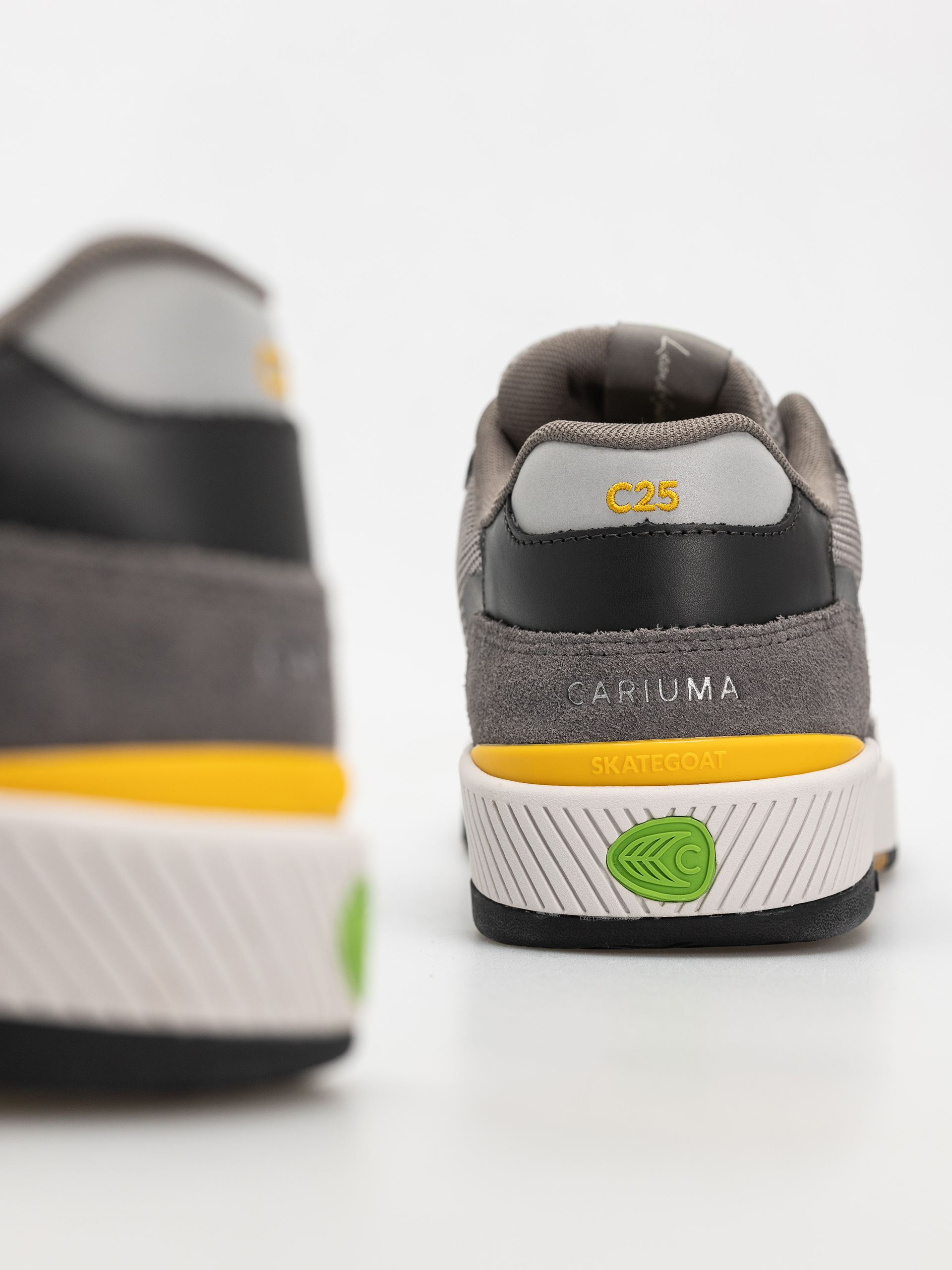 Topánky Cariuma Skategoat C25 Pro (charcoal grey suede light grey mesh ice logo yellow)