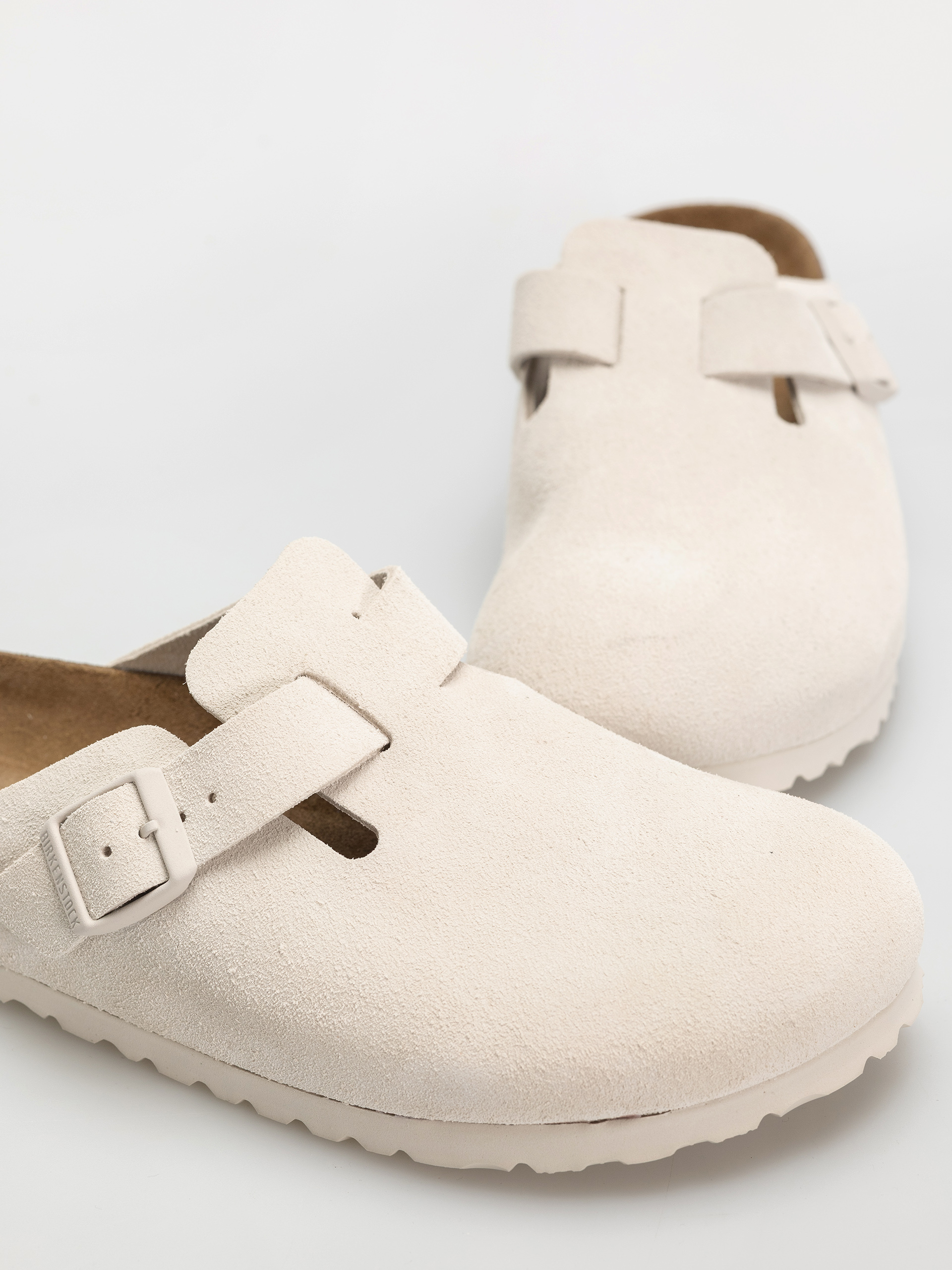 Šľapky Birkenstock Boston Suede Leather Narrow Wmn (antique white)