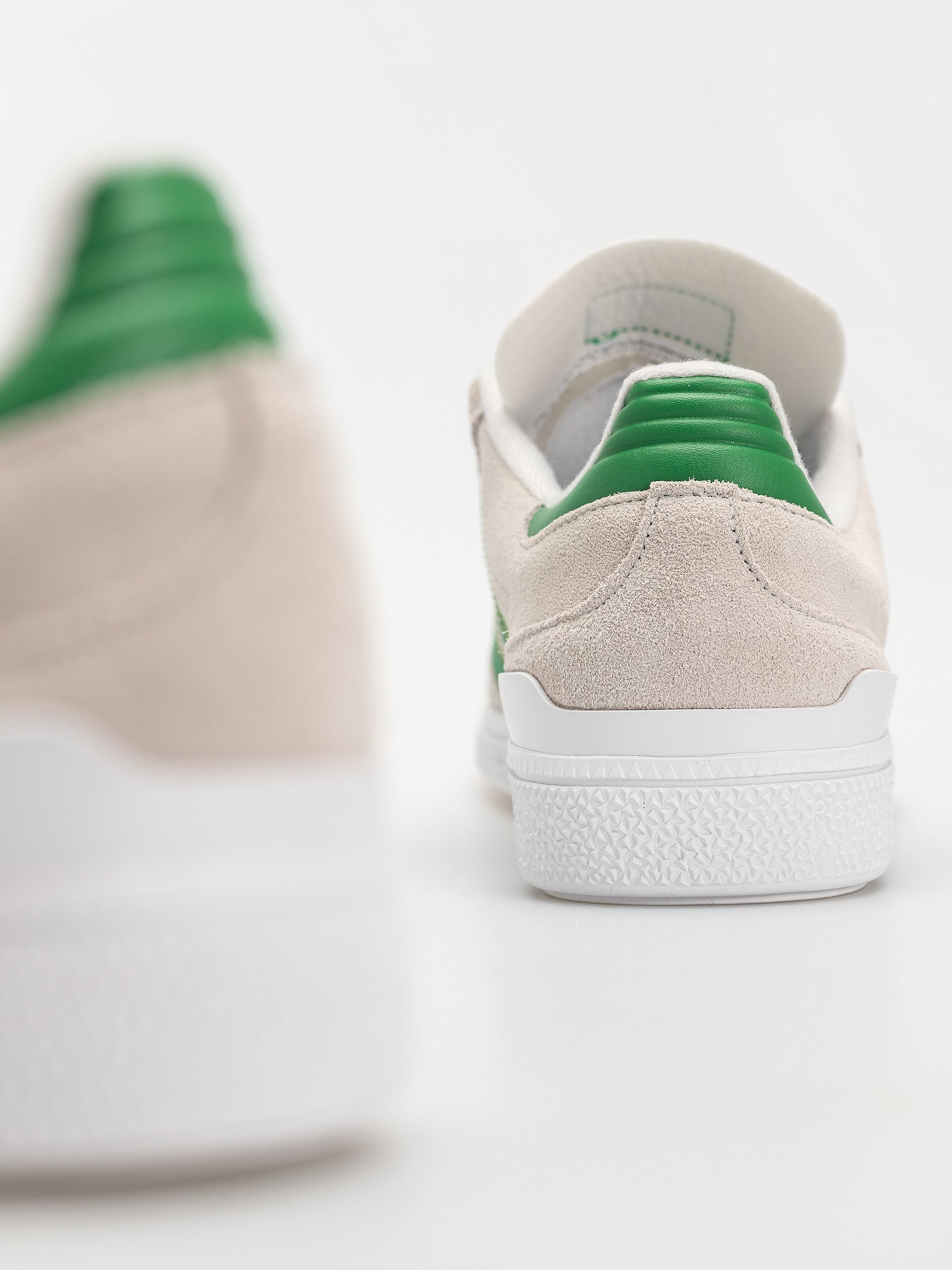 Topánky adidas Busenitz (crywht/crywht/goldmt)