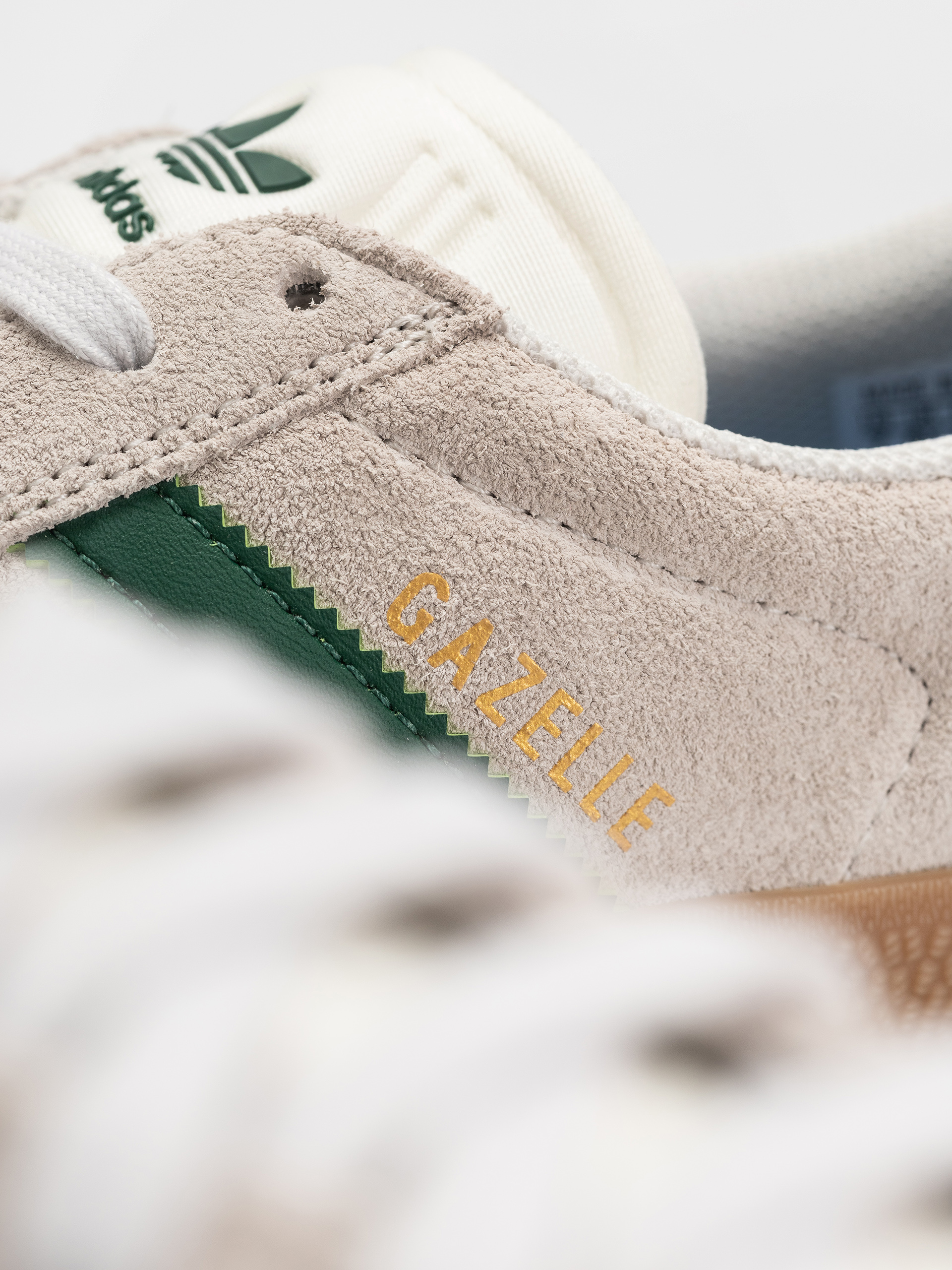 Topánky adidas Gazelle ADV (crywht/crywht/gum4)