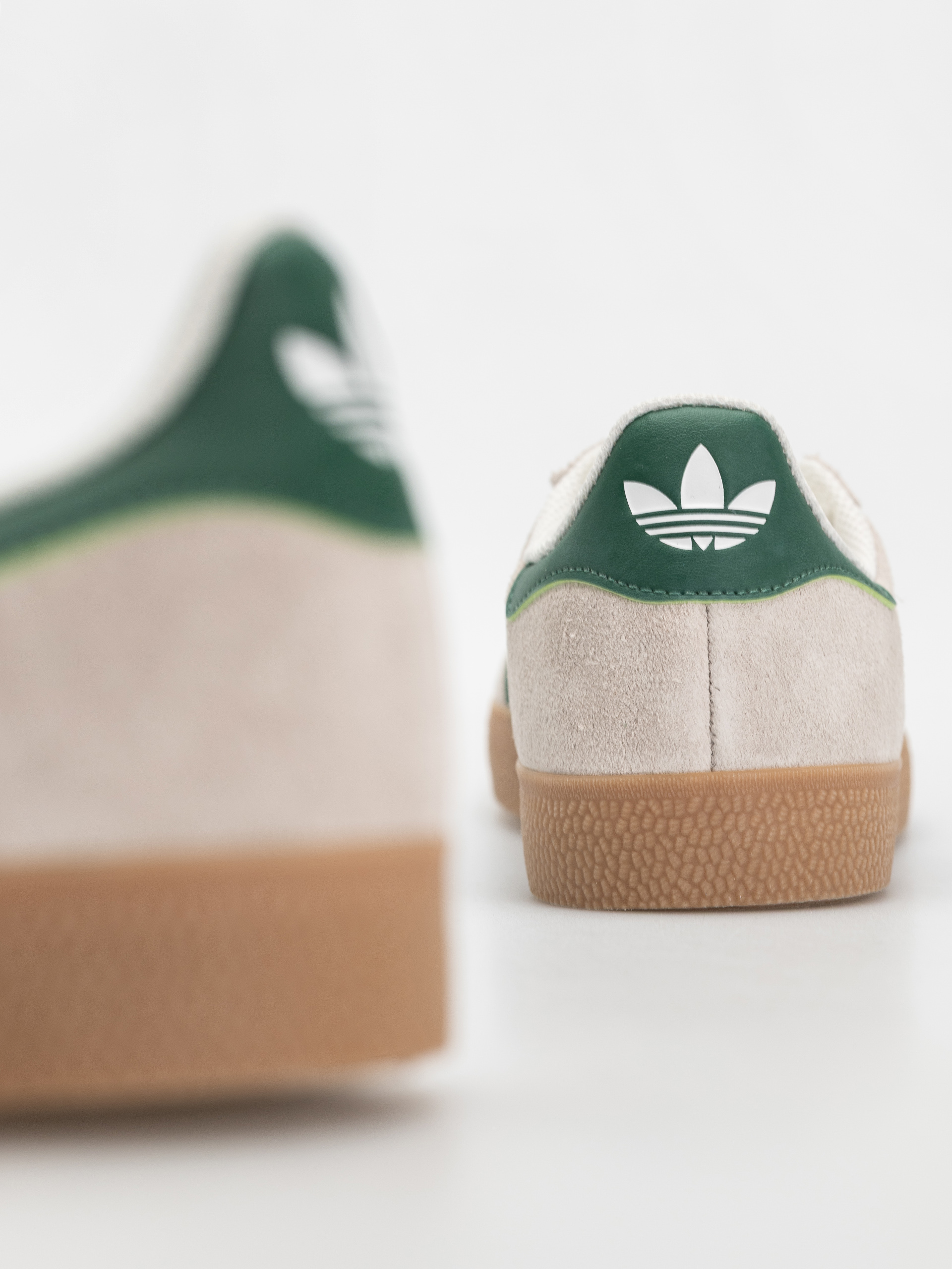 Topánky adidas Gazelle ADV (crywht/crywht/gum4)