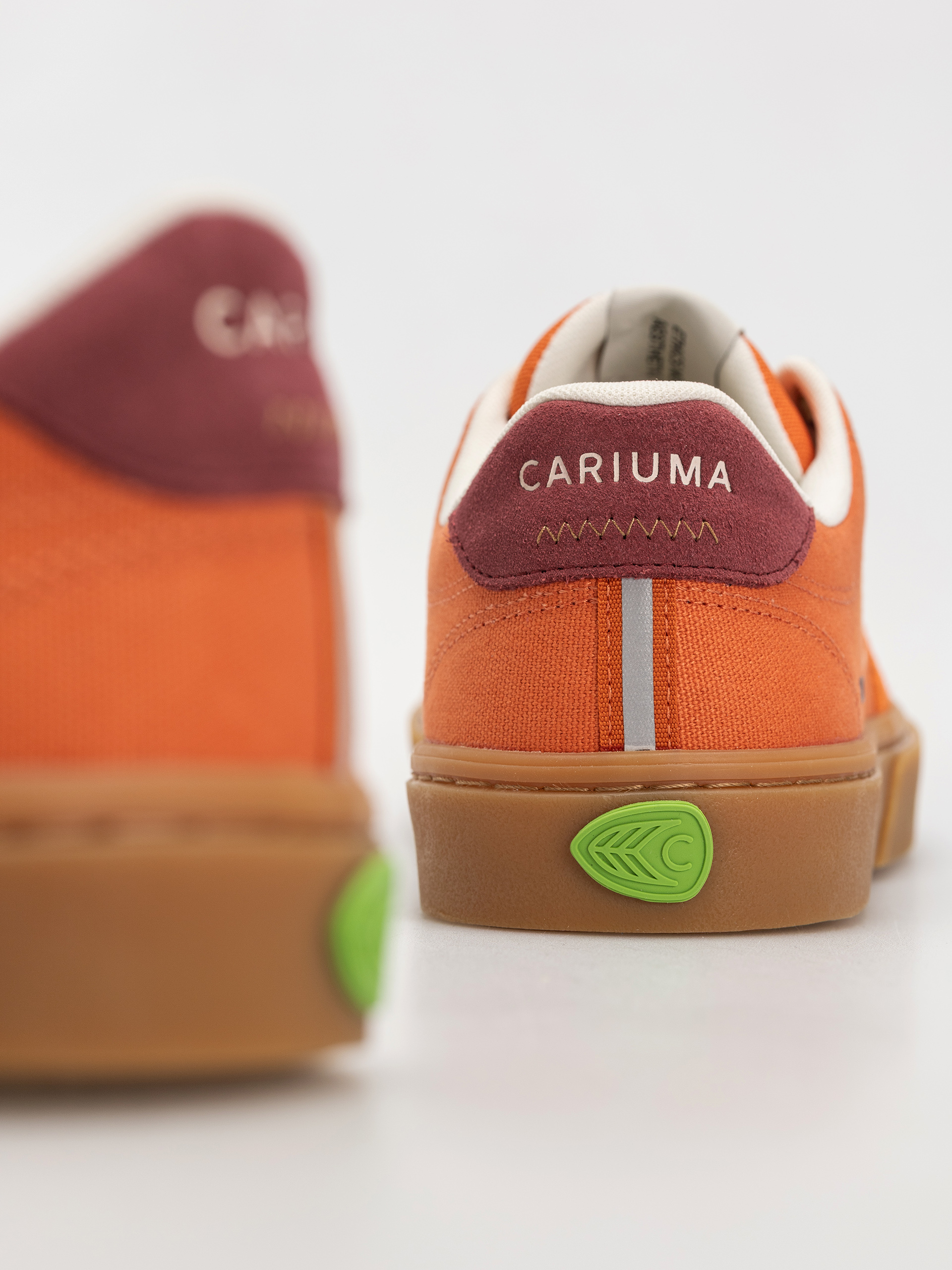 Topánky Cariuma Naioca Pro (gum burnt orange suede and canvas ivory logo ruby wine)