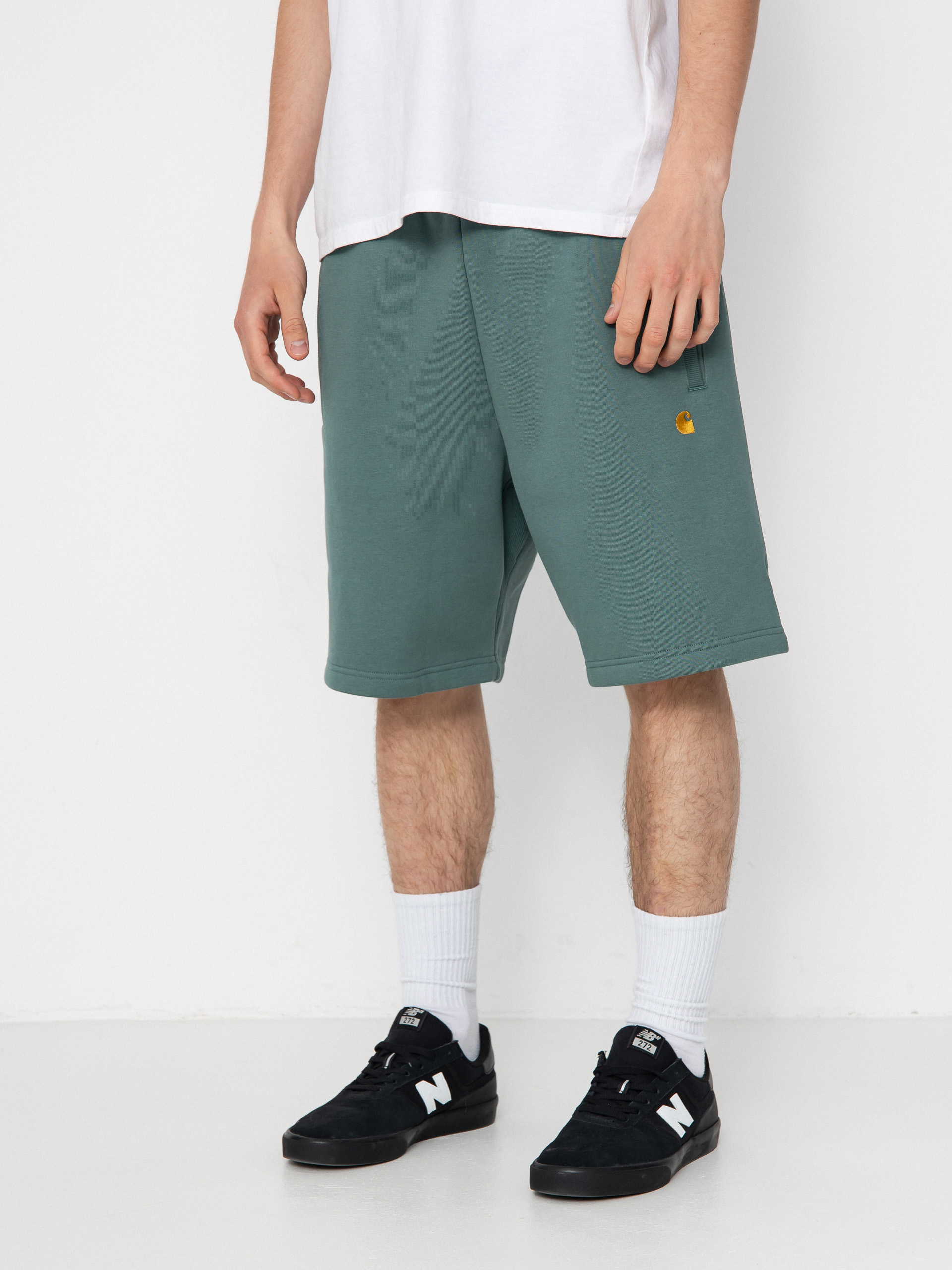 Kraťasy Carhartt WIP Chase (silver pine/gold)