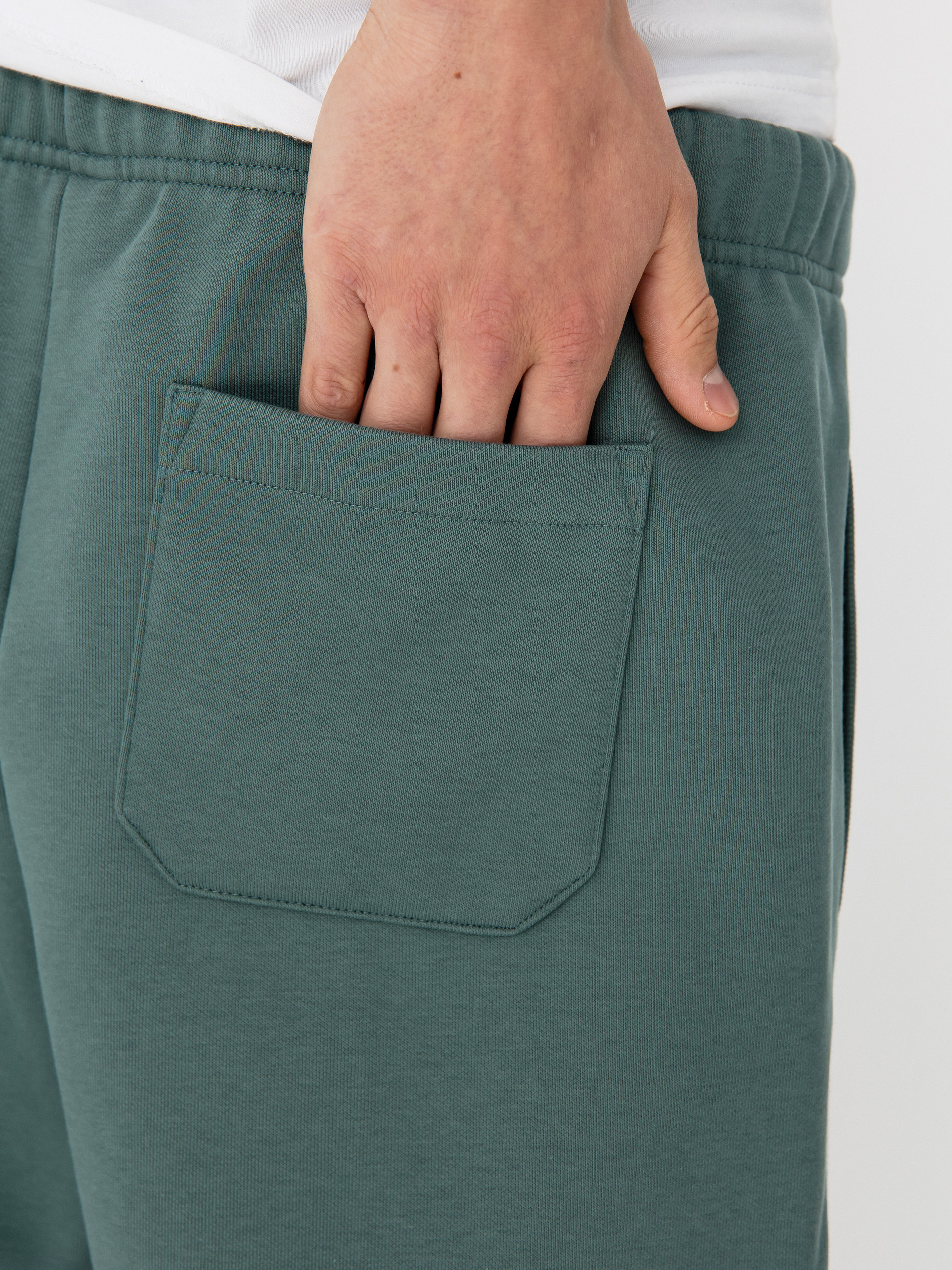 Kraťasy Carhartt WIP Chase (silver pine/gold)