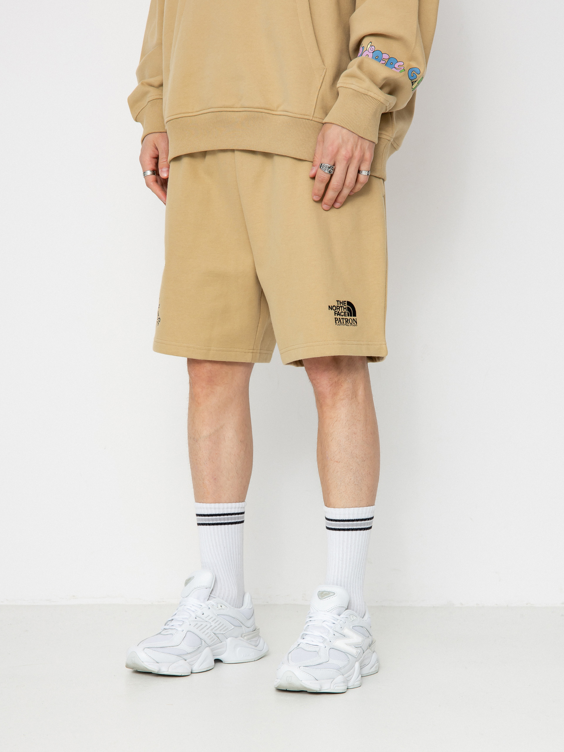 Kraťasy The North Face Mountain Cleanup Relaxed (khaki stone)
