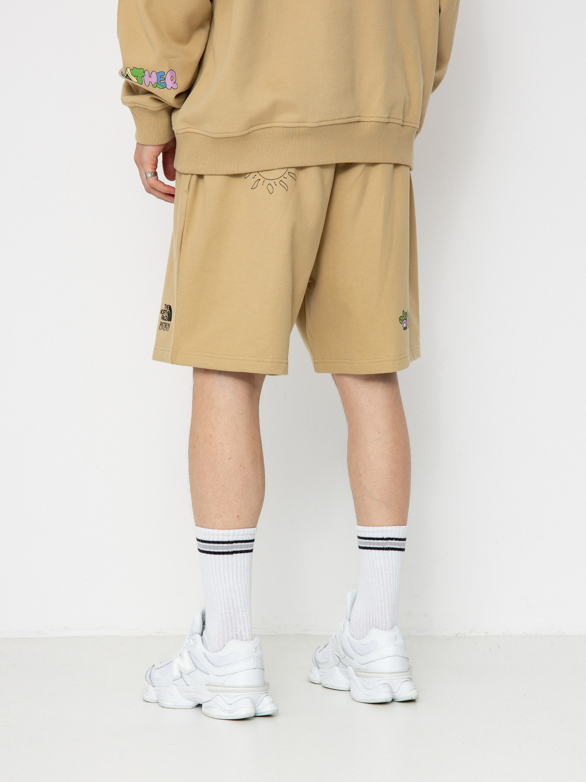 Kraťasy The North Face Mountain Cleanup Relaxed (khaki stone)