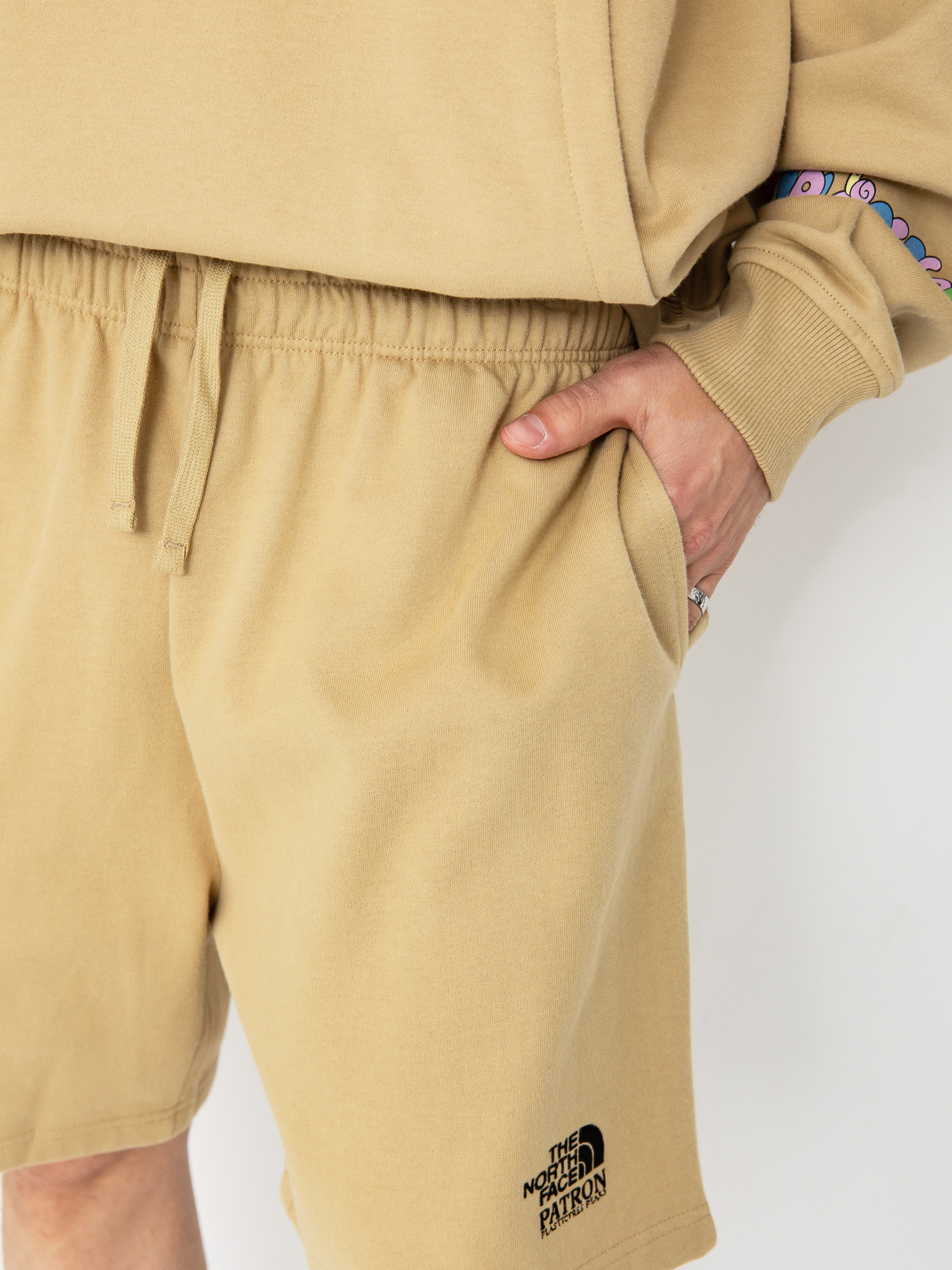 Kraťasy The North Face Mountain Cleanup Relaxed (khaki stone)