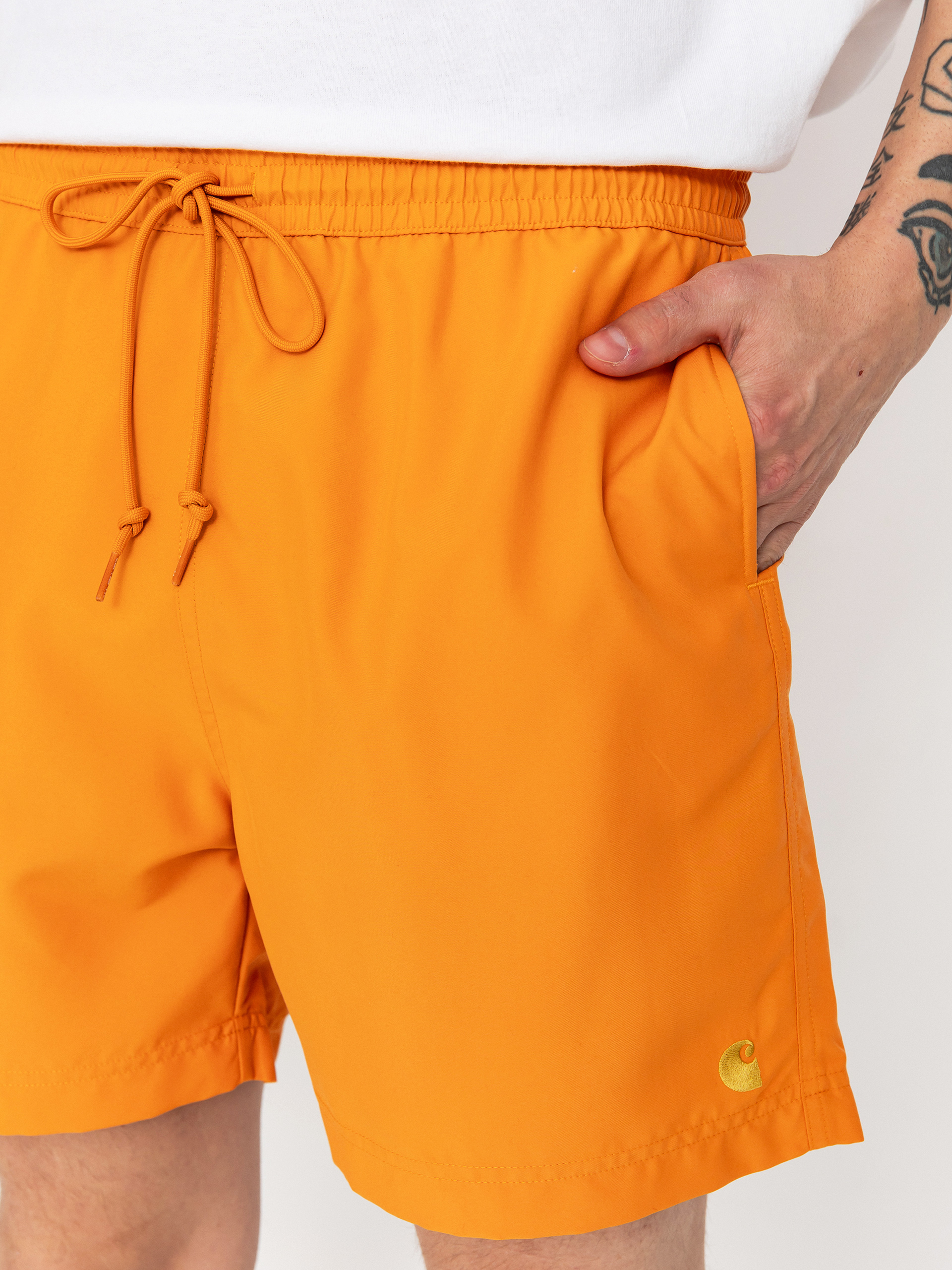 Kraťasy Carhartt WIP Chase Swim (pumpkin/gold)