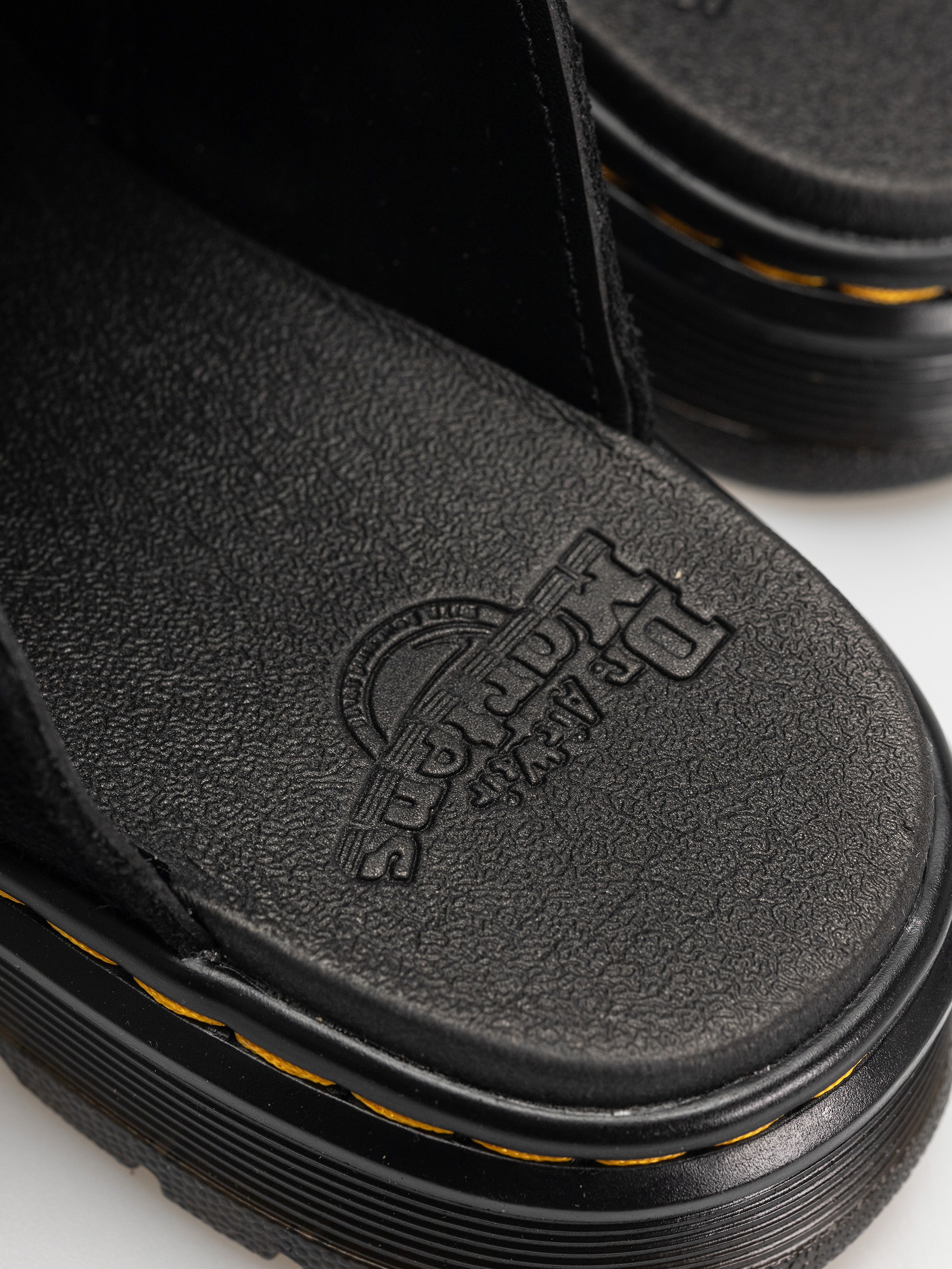 Topánky Dr. Martens Brookline Mule (black bronx suede)