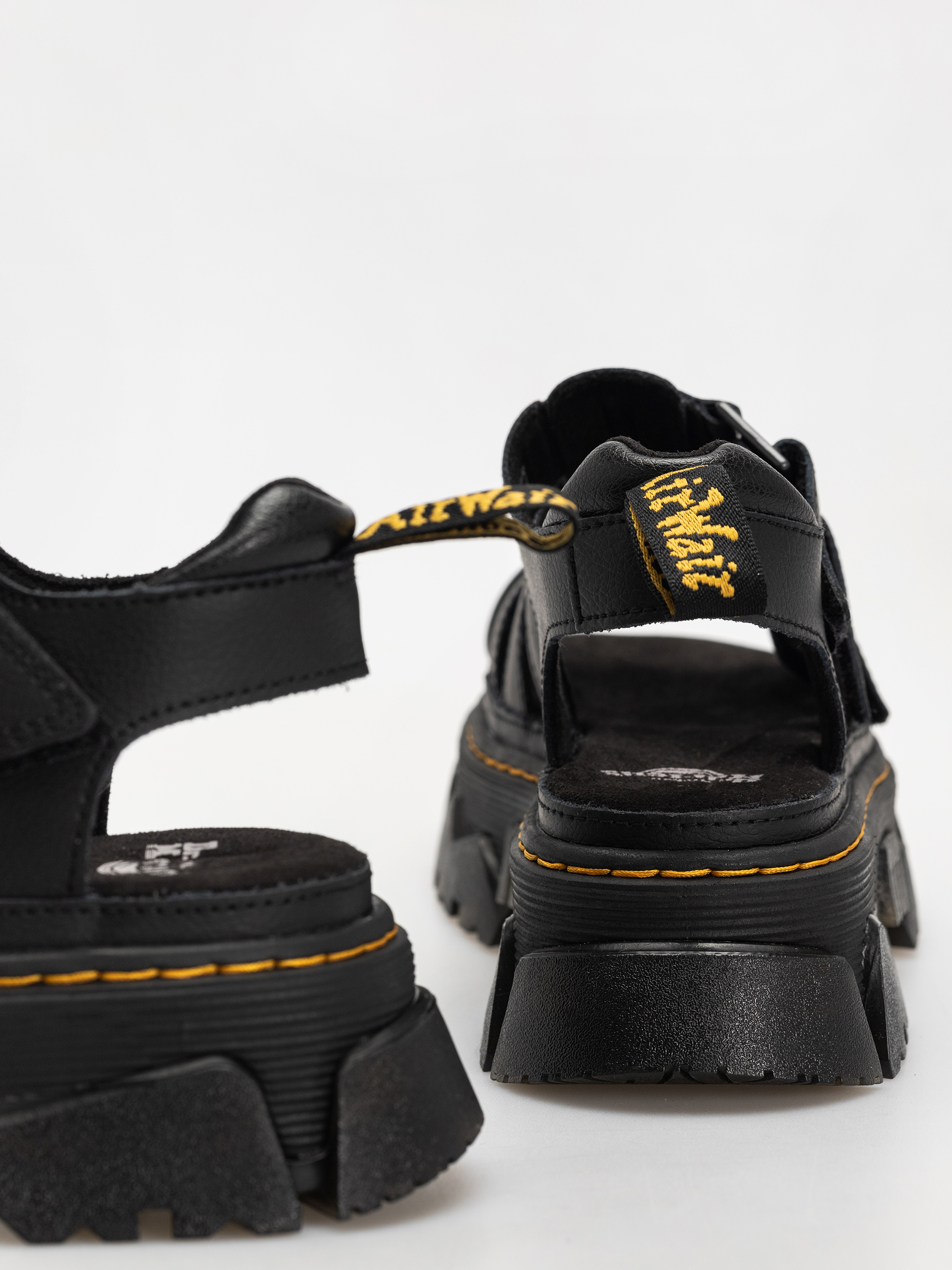 Sandale Dr. Martens Mattison 3 Strap Wmn (black athena)