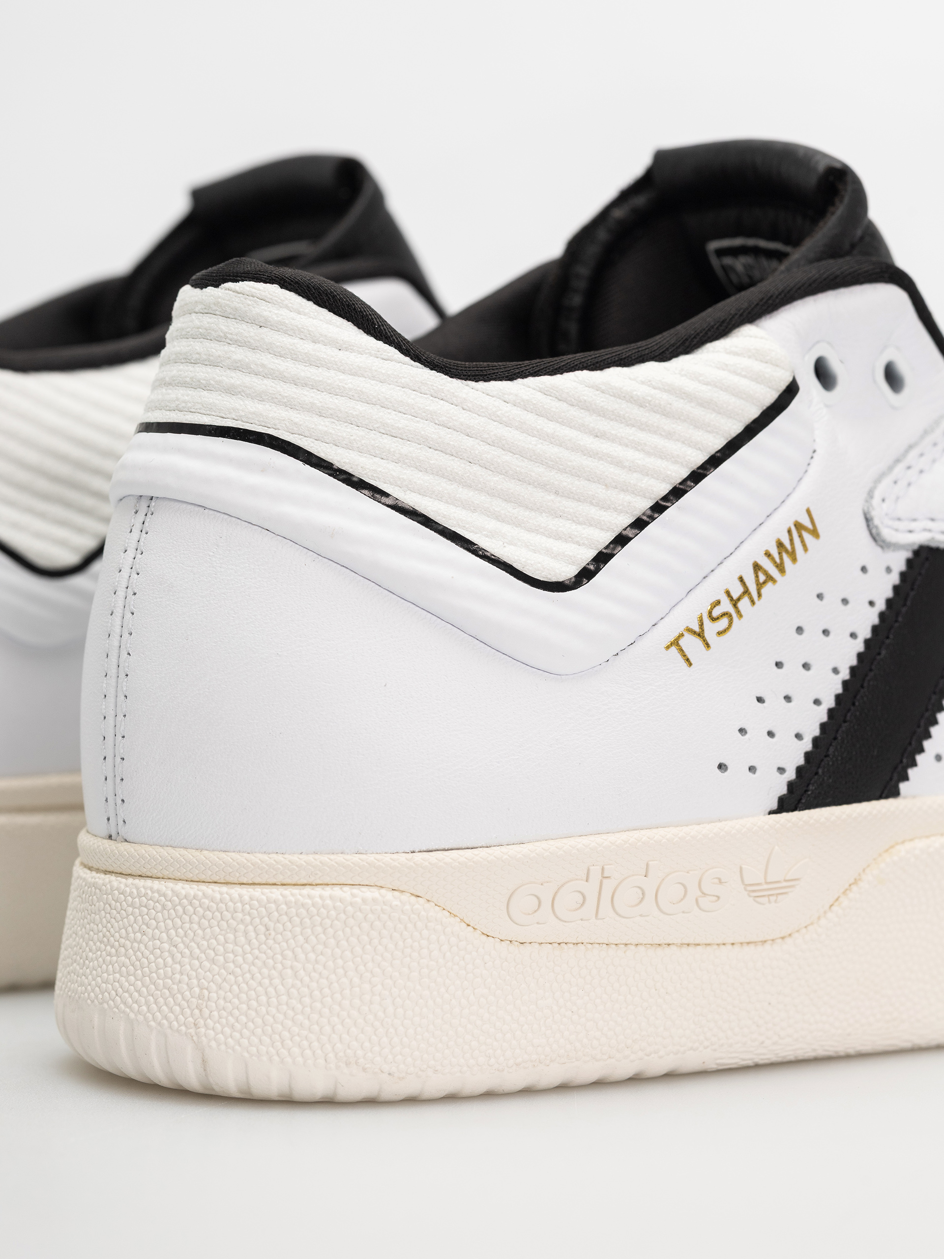 Topánky adidas Tyshawn (ftwwht/cblack/ftwwht)