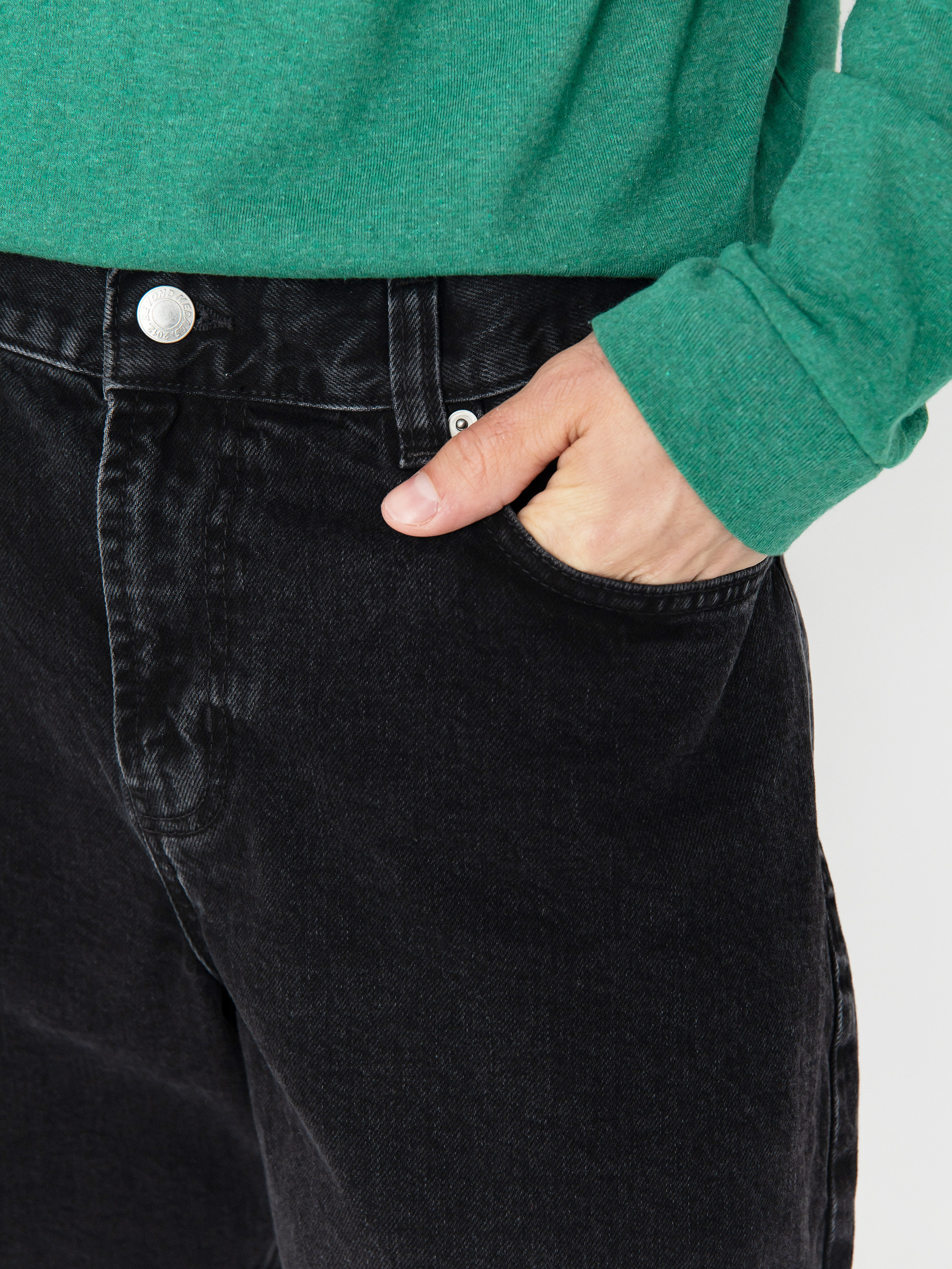 Nohavice Beyond Medals Loose Jeans (black)