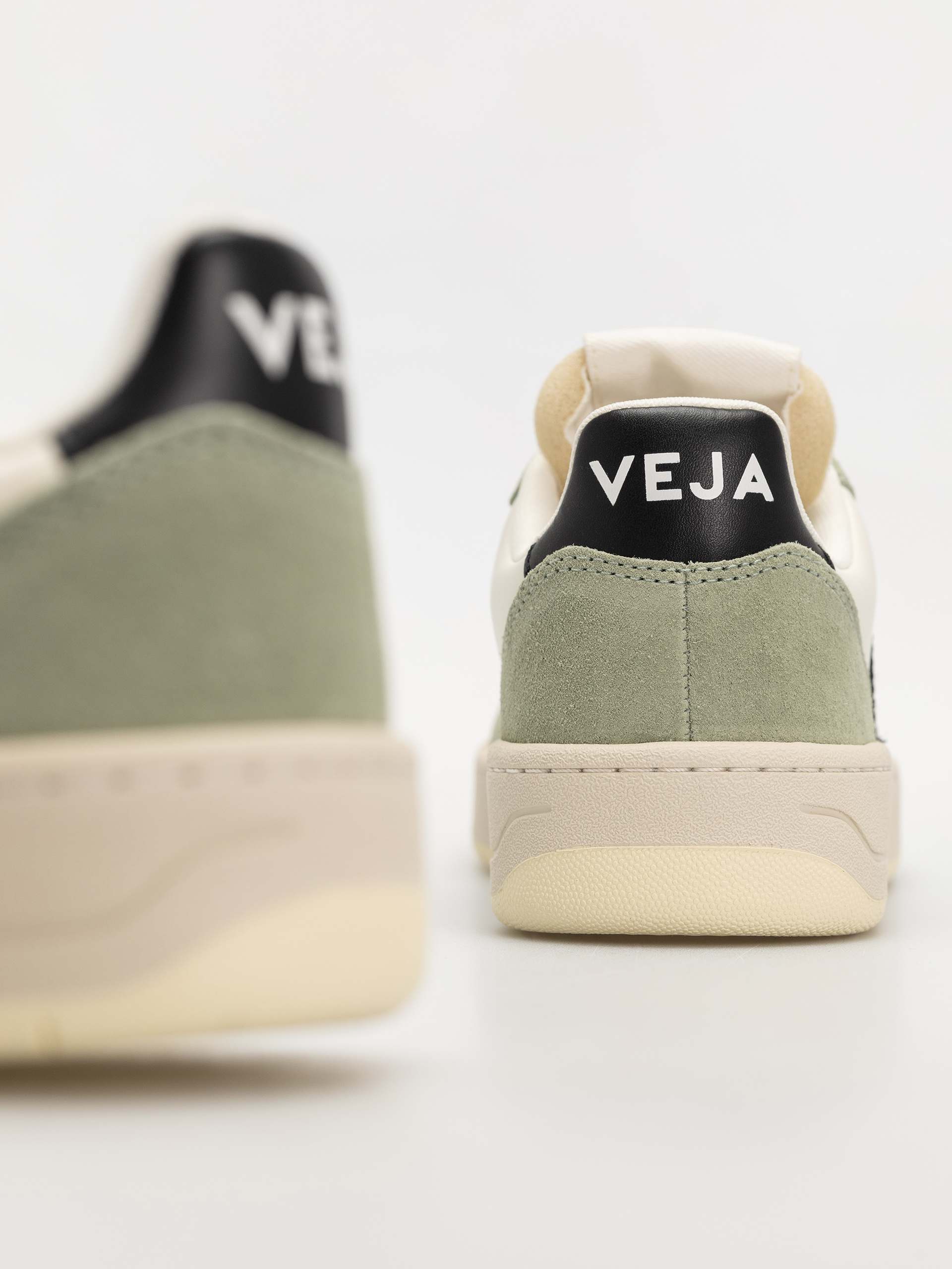 Topánky Veja V-10 Wmn (pure black clay)