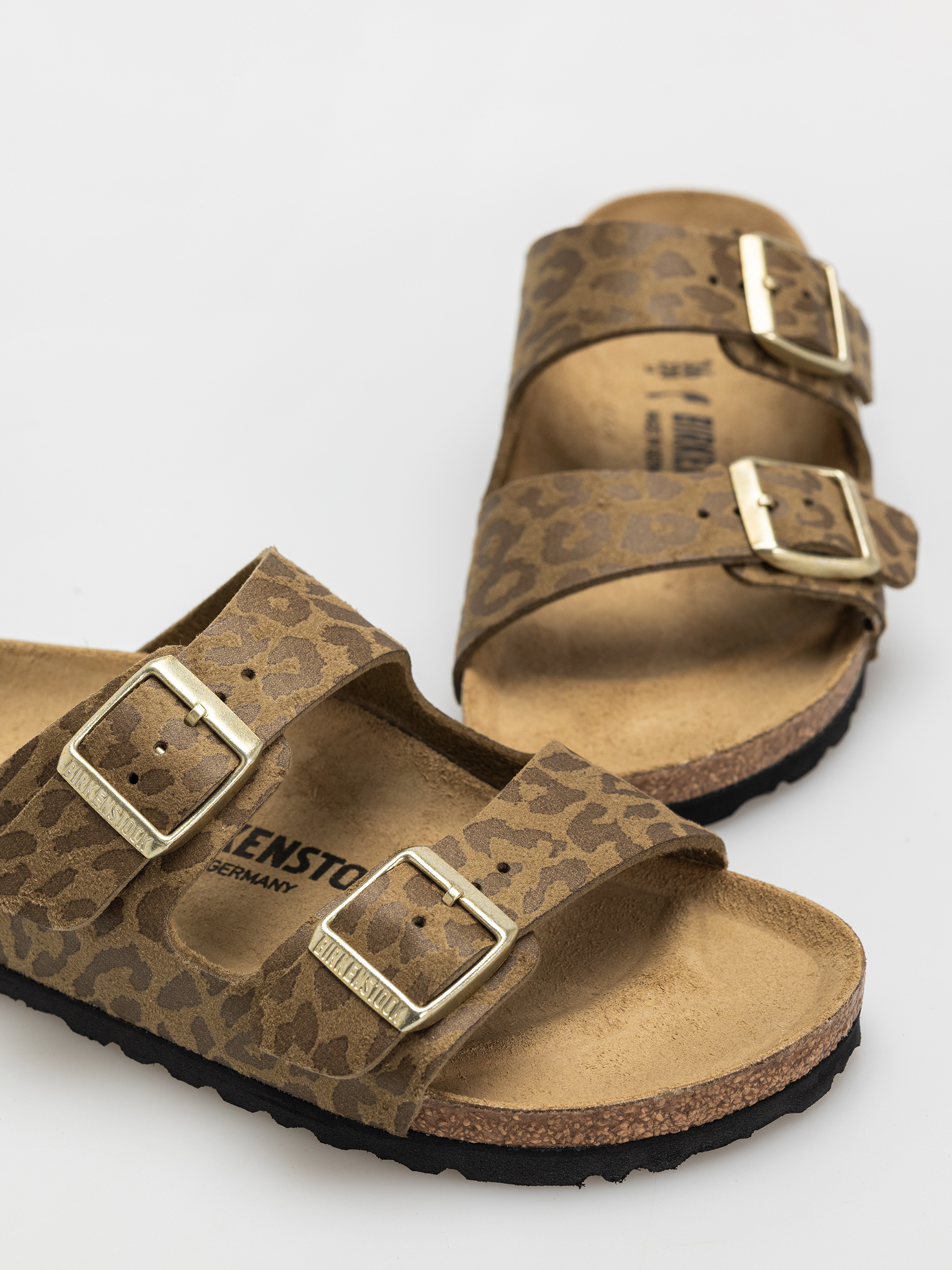 Šľapky Birkenstock Arizona Synthetics Narrow Wmn (leo khaki)