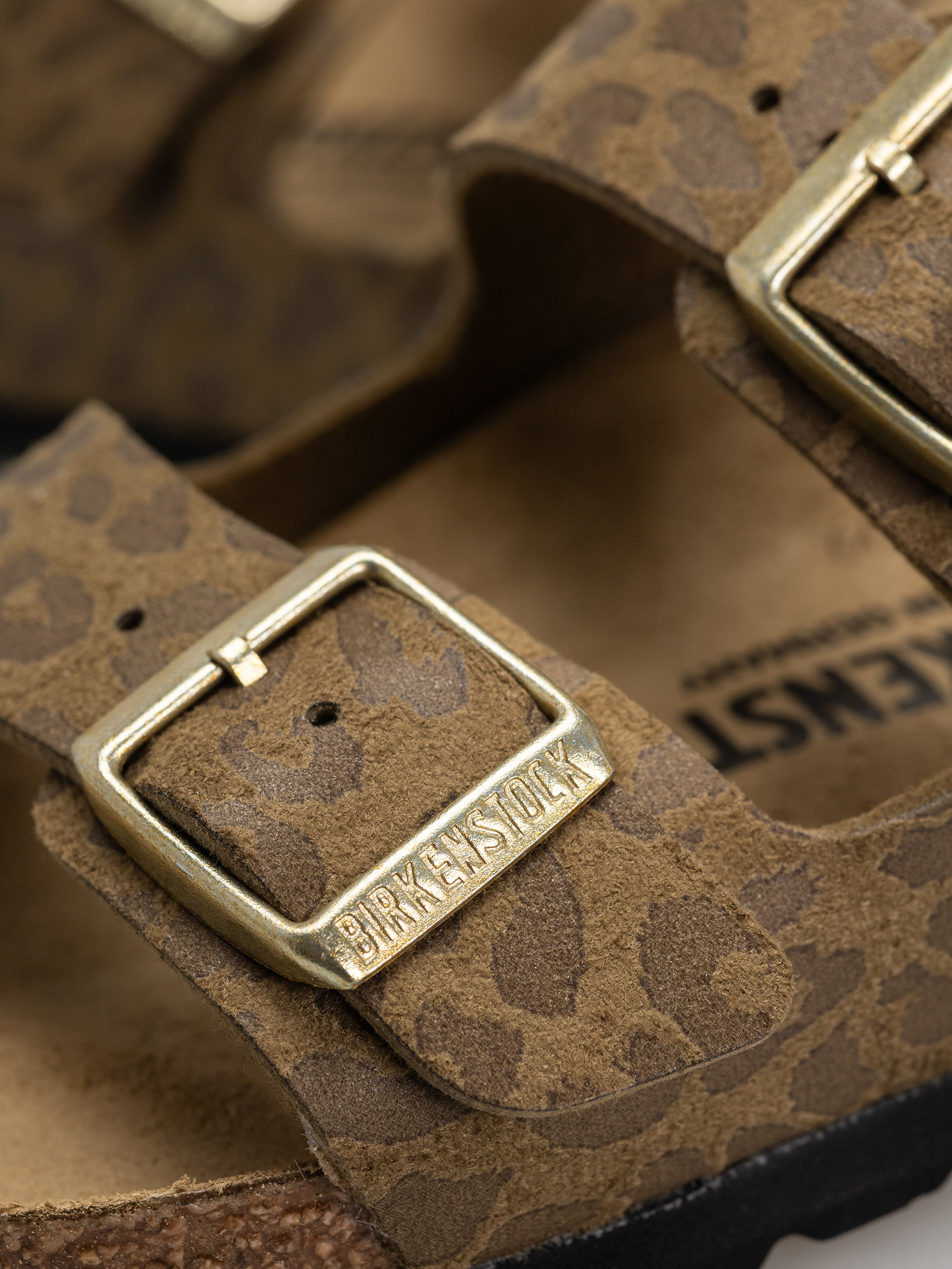 Šľapky Birkenstock Arizona Synthetics Narrow Wmn (leo khaki)