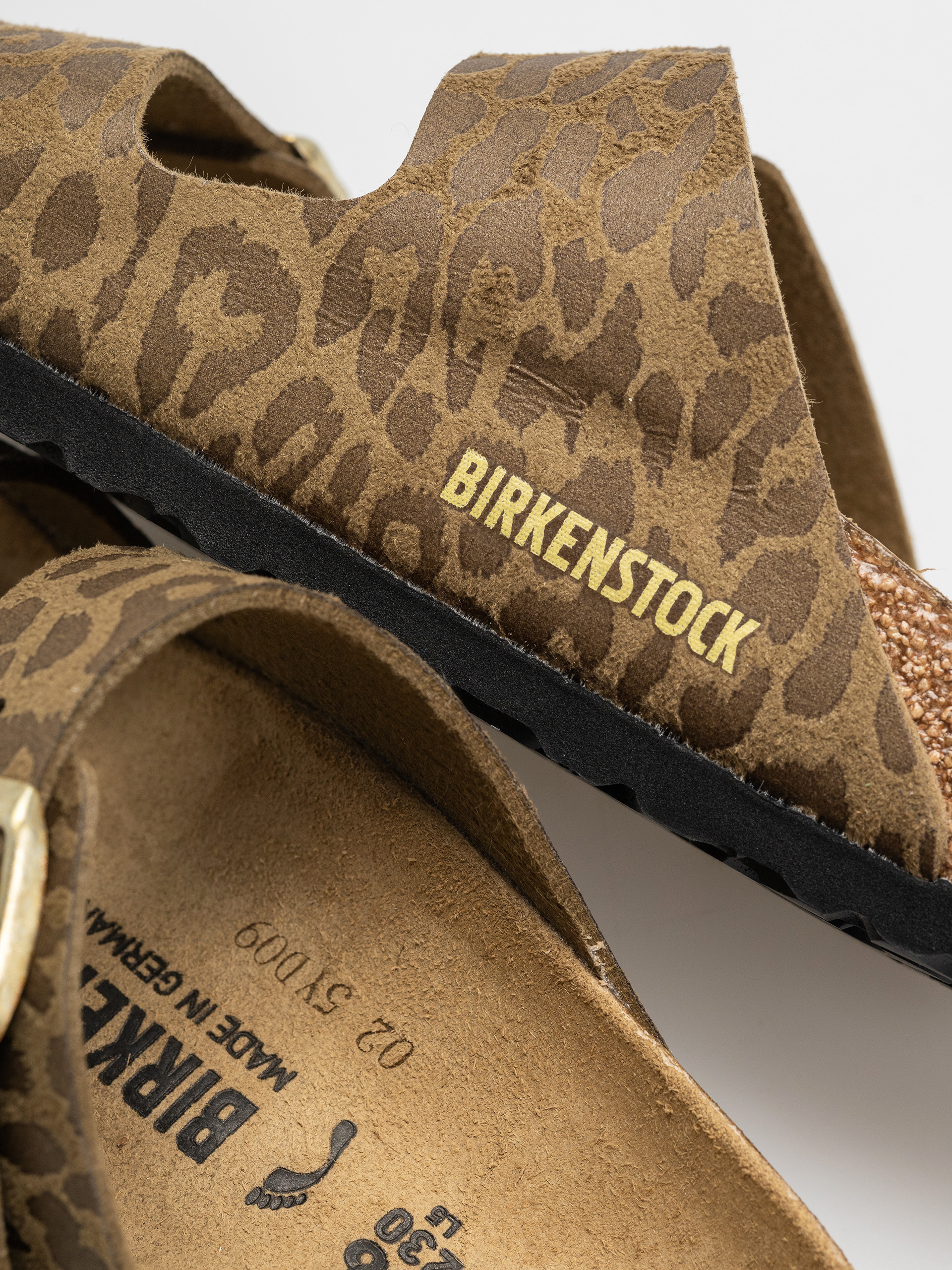 Šľapky Birkenstock Arizona Synthetics Narrow Wmn (leo khaki)