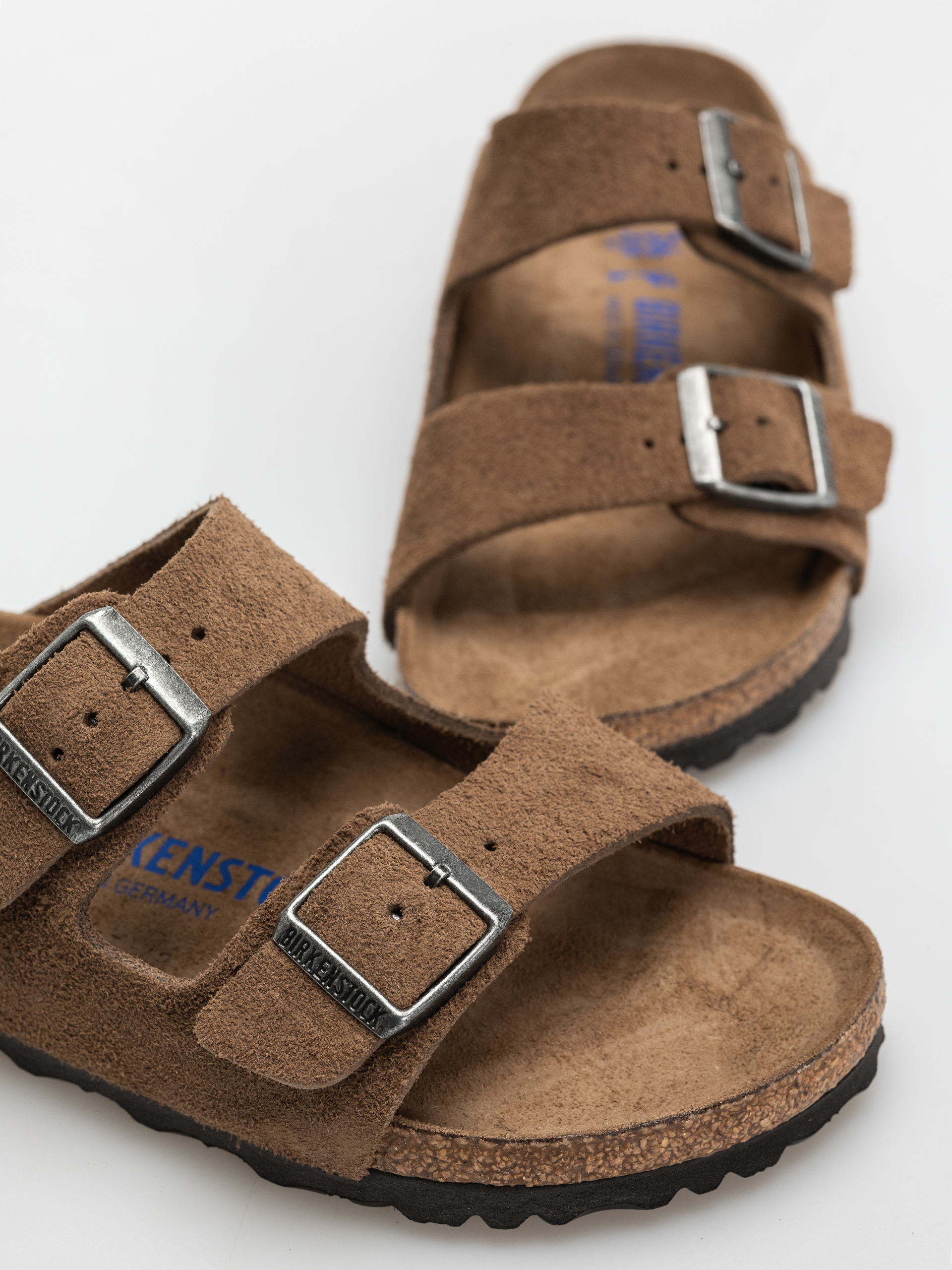 Šľapky Birkenstock Arizona Suede Leather Narrow Wmn (dark tea)