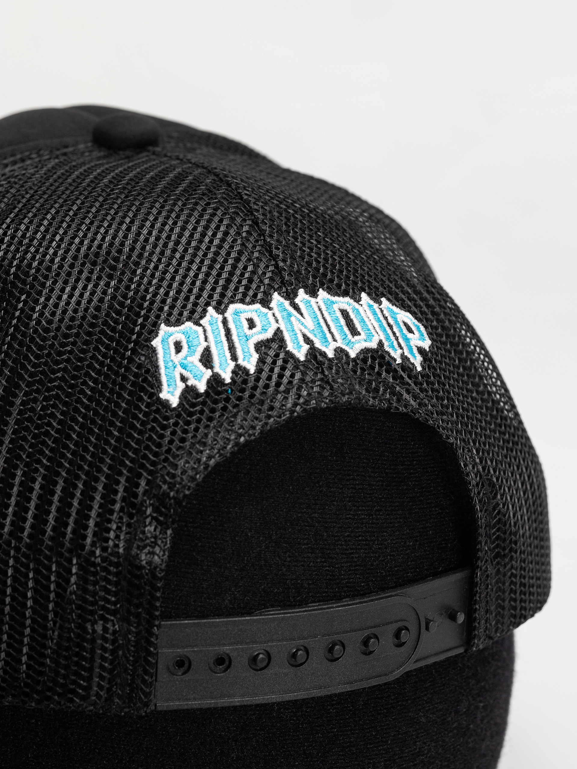 Šiltovka RipNDip Skull And Bones Trucker (black)