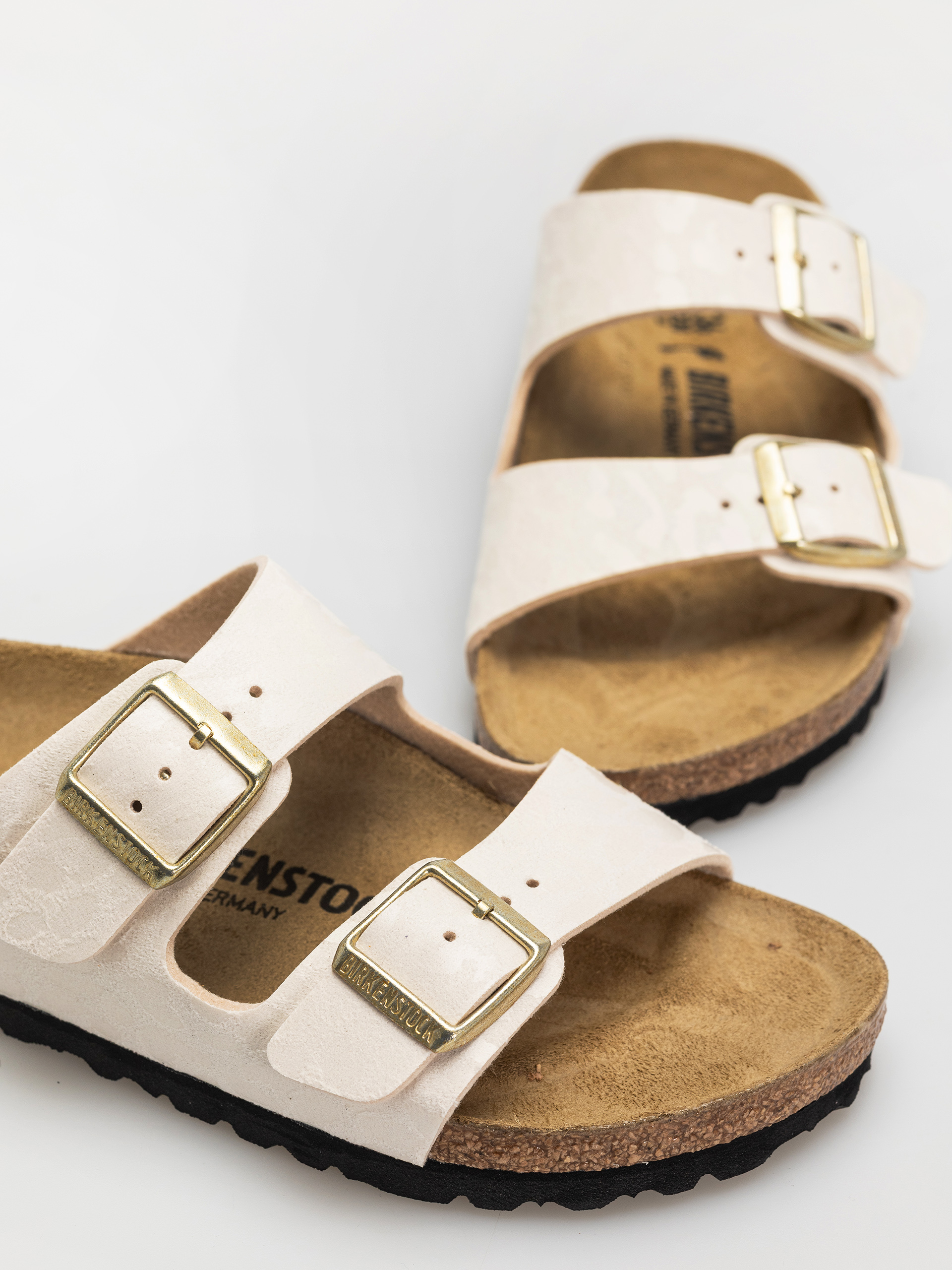Šľapky Birkenstock Arizona Synthetics Narrow Wmn (leo eggshell)