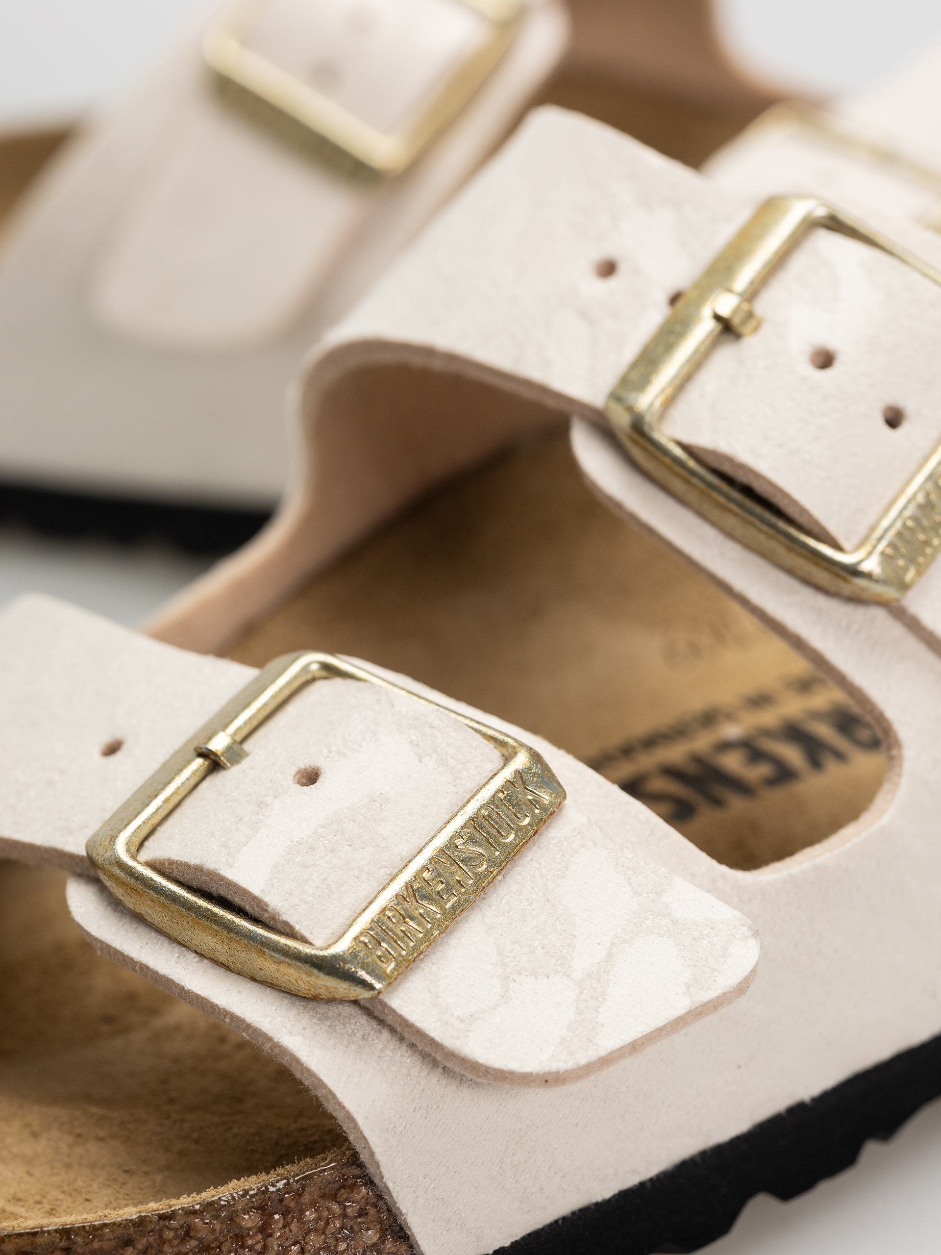 Šľapky Birkenstock Arizona Synthetics Narrow Wmn (leo eggshell)