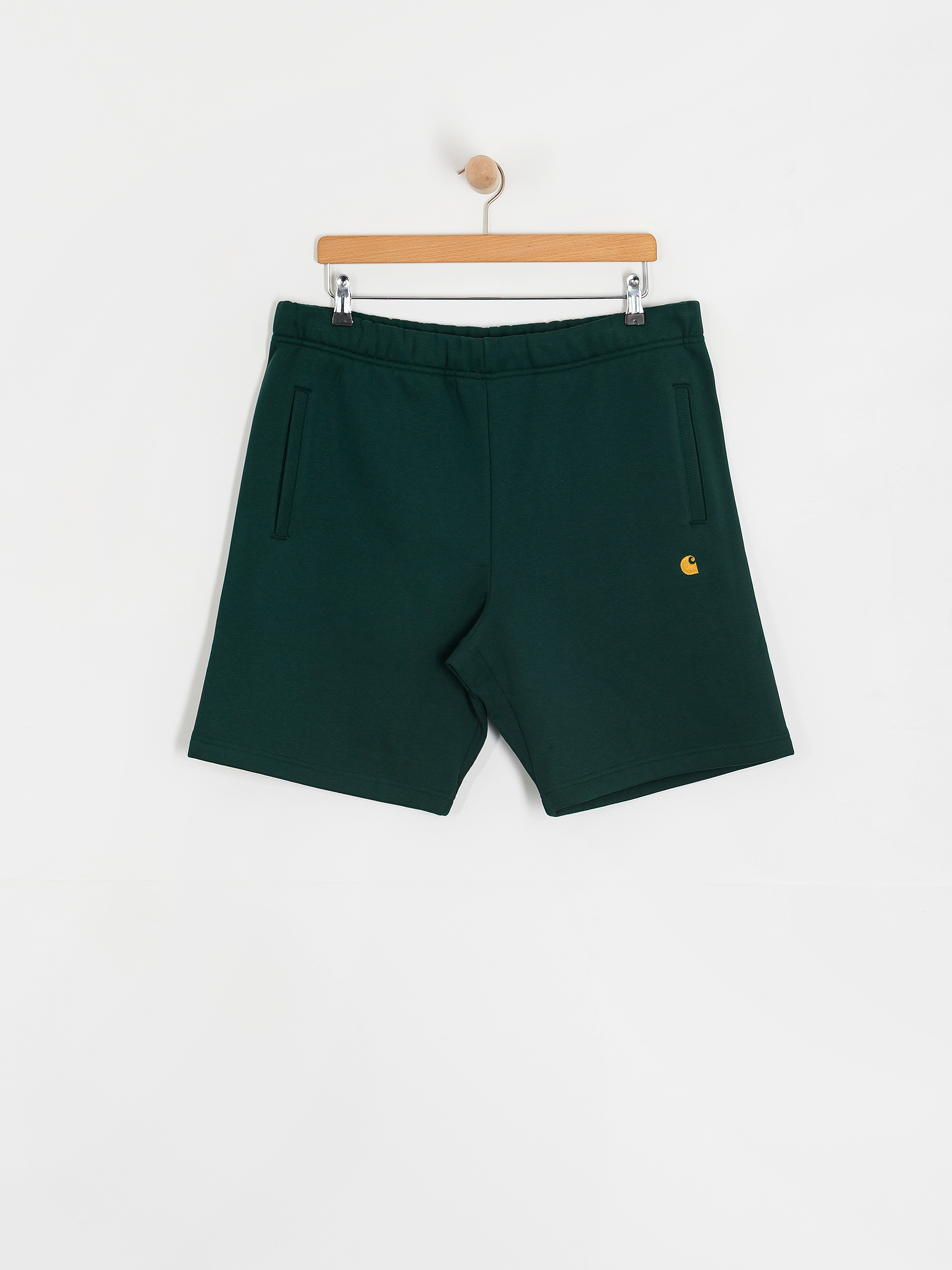 Kraťasy Carhartt WIP Chase (dark fir/gold)