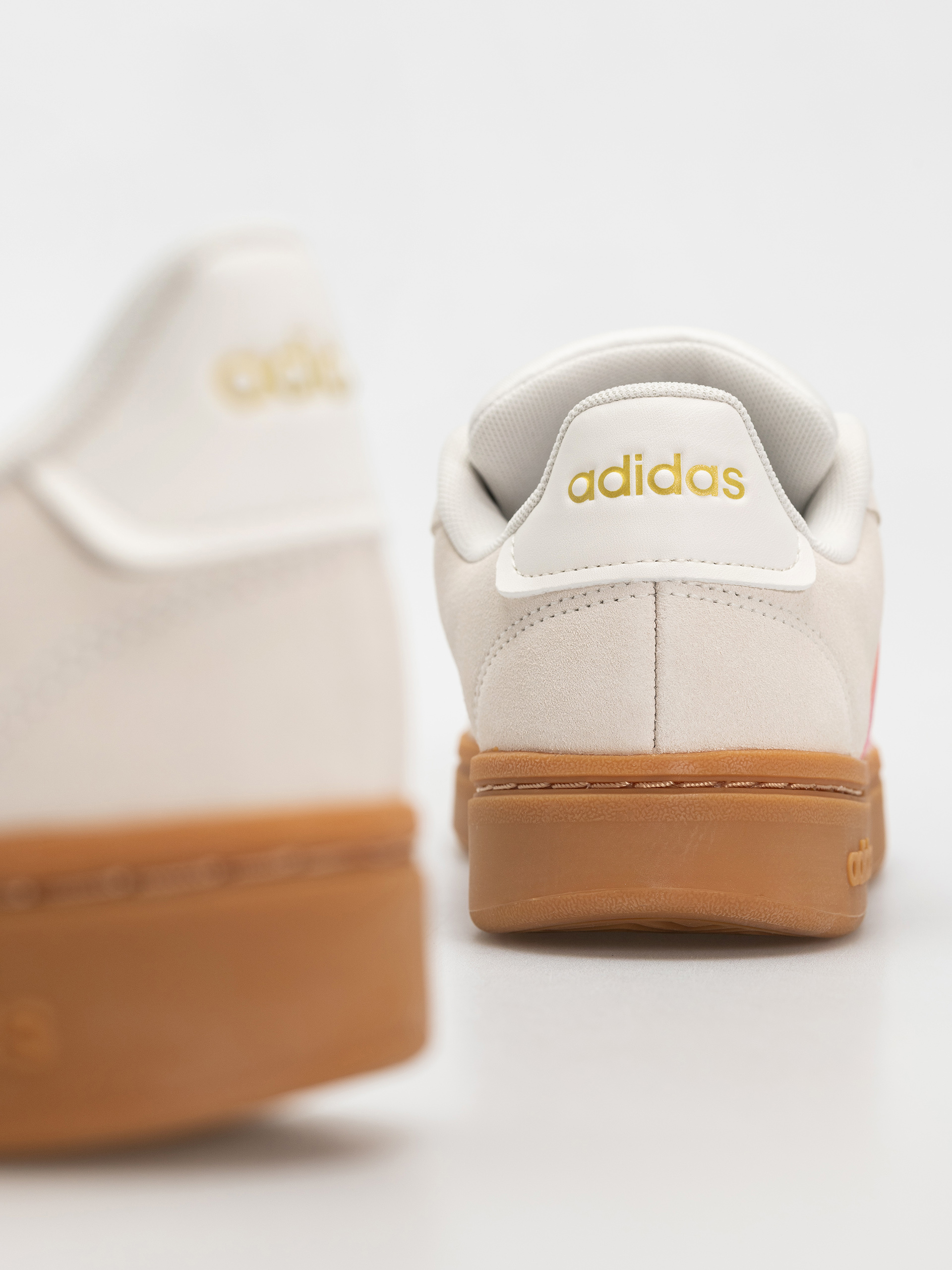Topánky adidas Grand Court Alpha 0 Wmn (owhite/blipnk/goldmt)