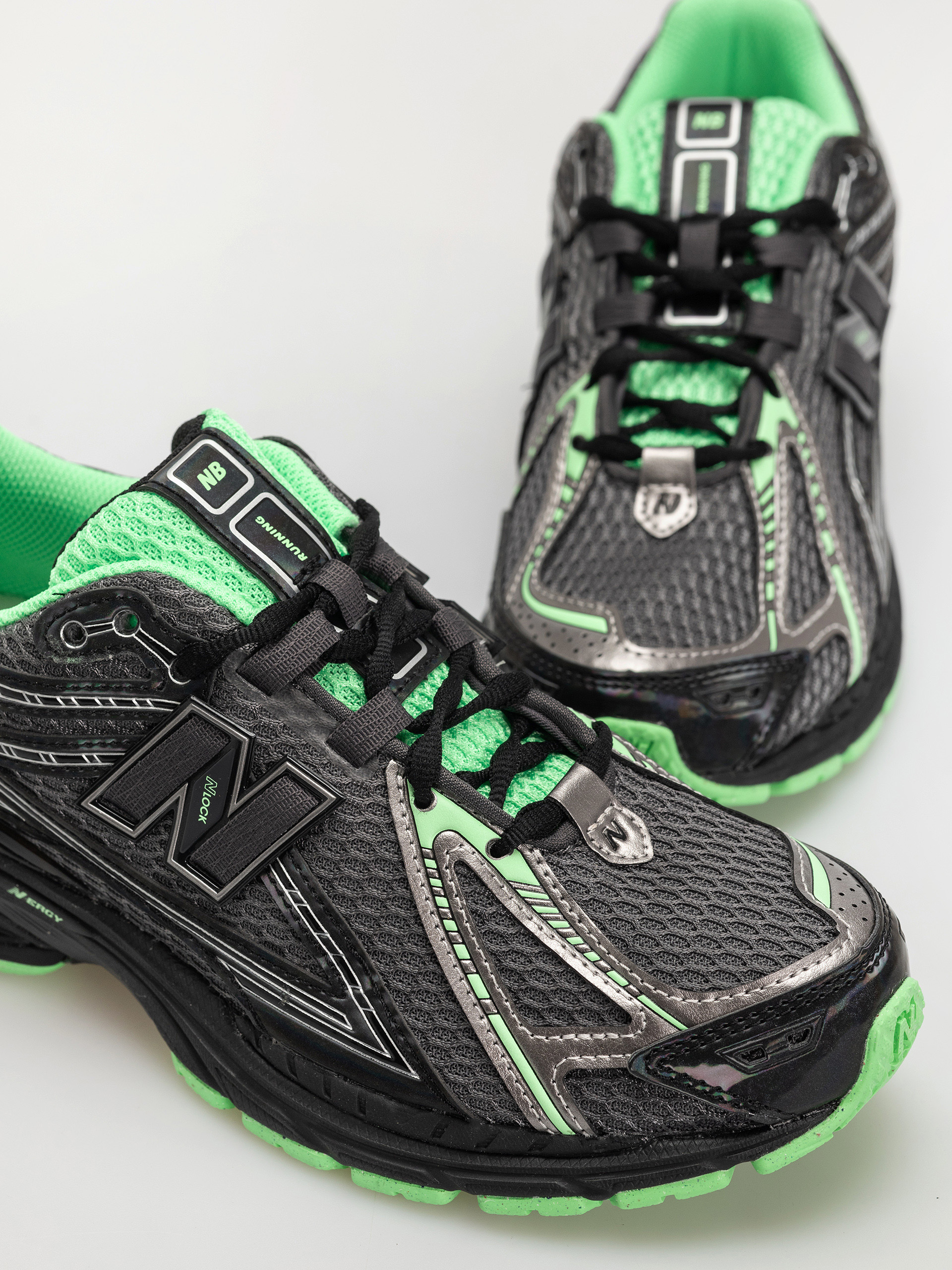 Topánky New Balance 1906 (dark silver metallic)