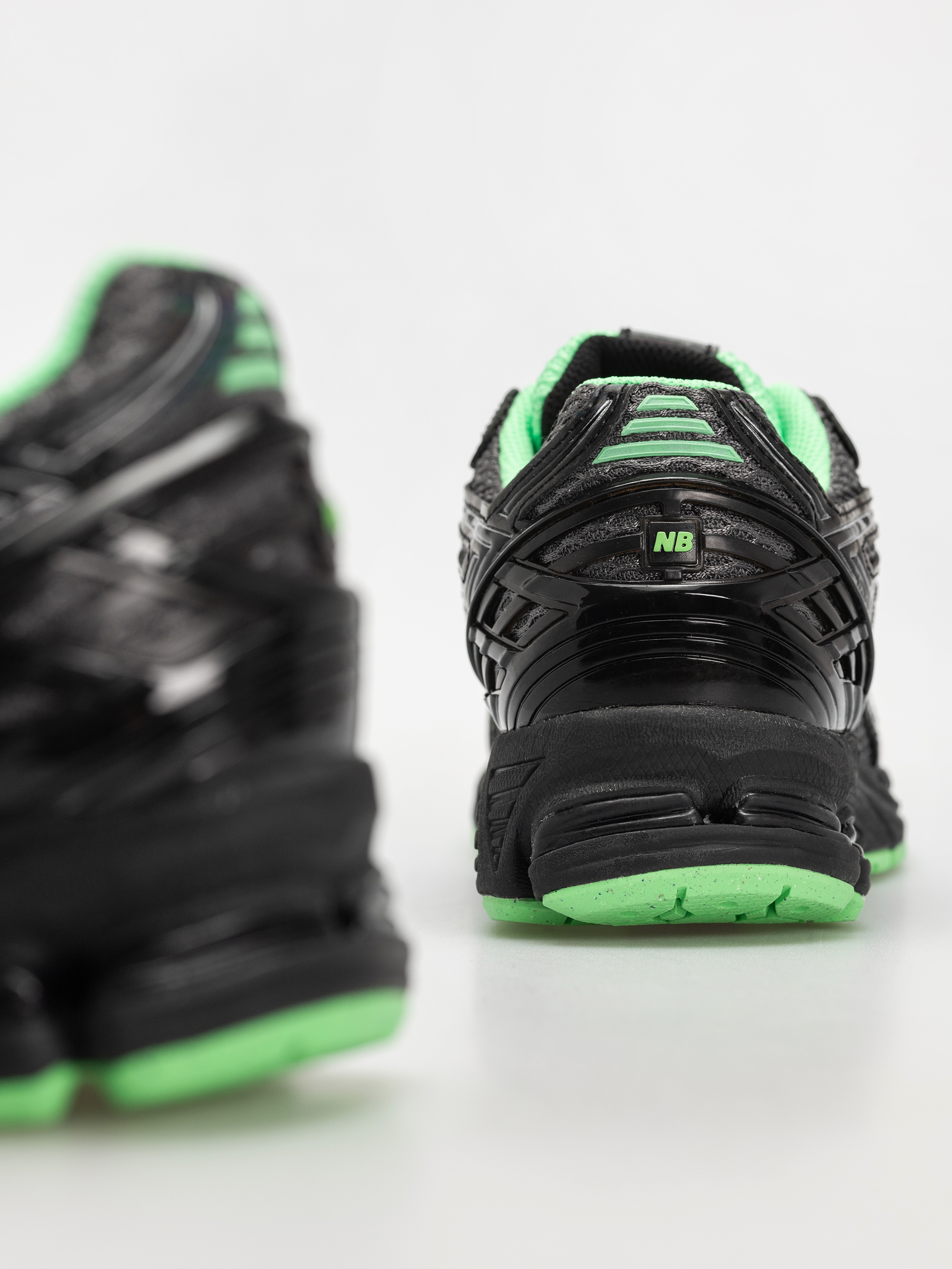 Topánky New Balance 1906 (dark silver metallic)