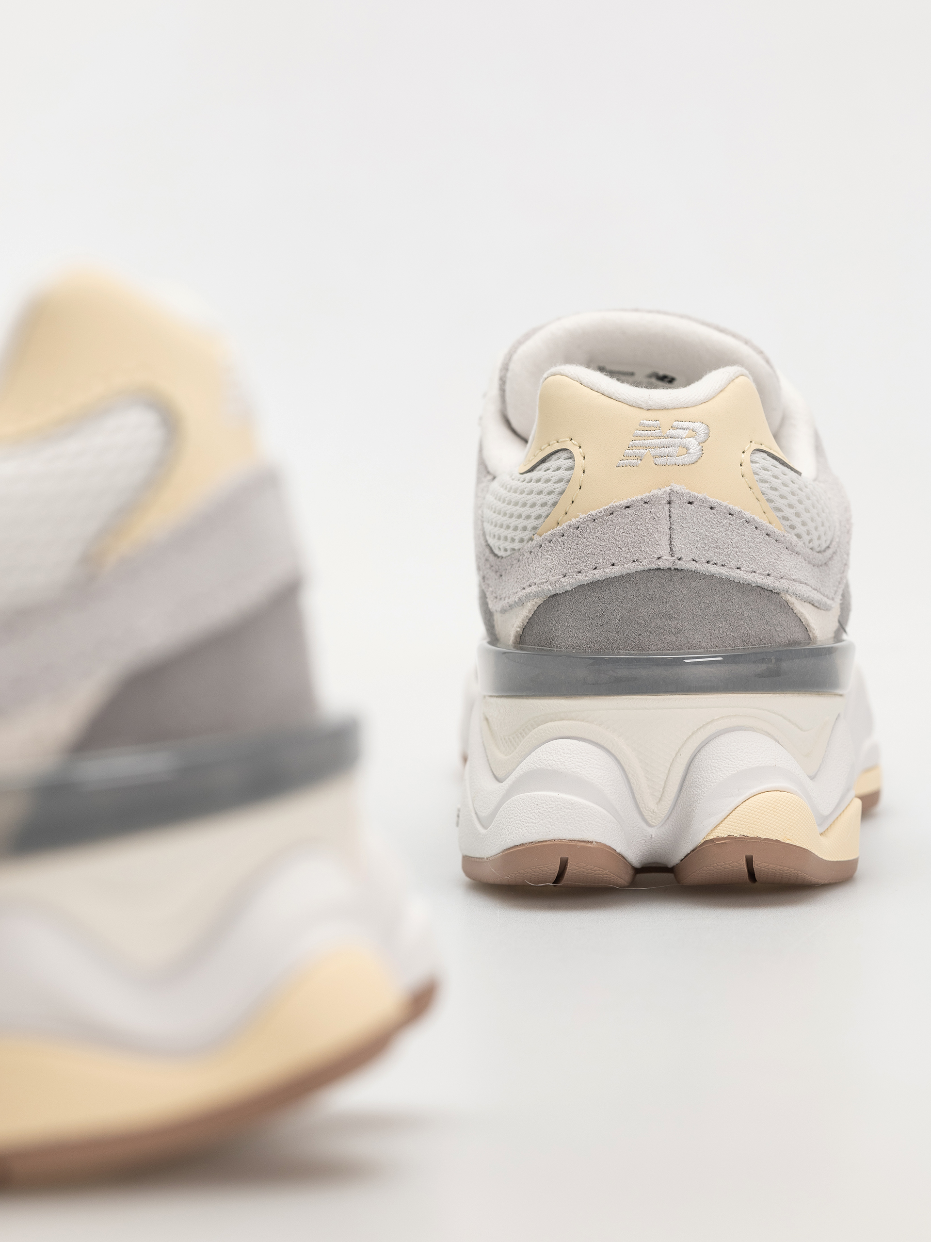 Topánky New Balance 9060 JR (sea salt)