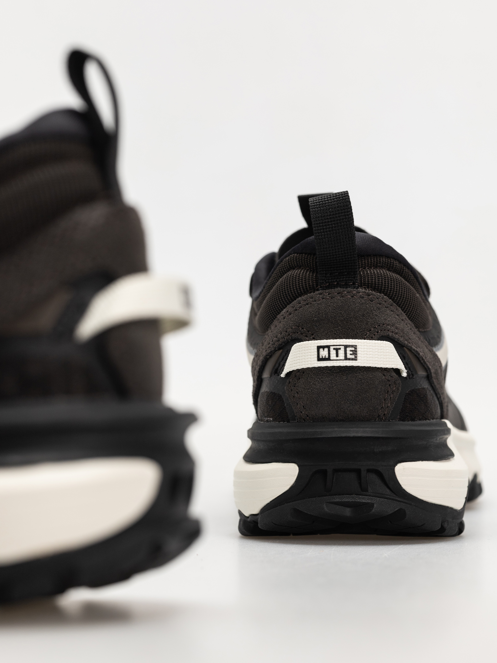 Topánky Vans Mte Crosspath Xc (washed black)