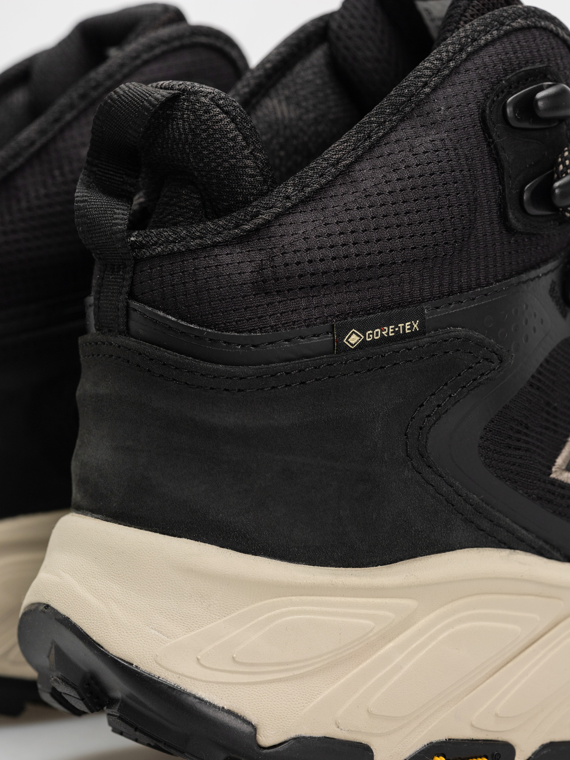 Topánky New Balance Fresh Foam X Hierro V9 Hiker Gore-Tex (black)