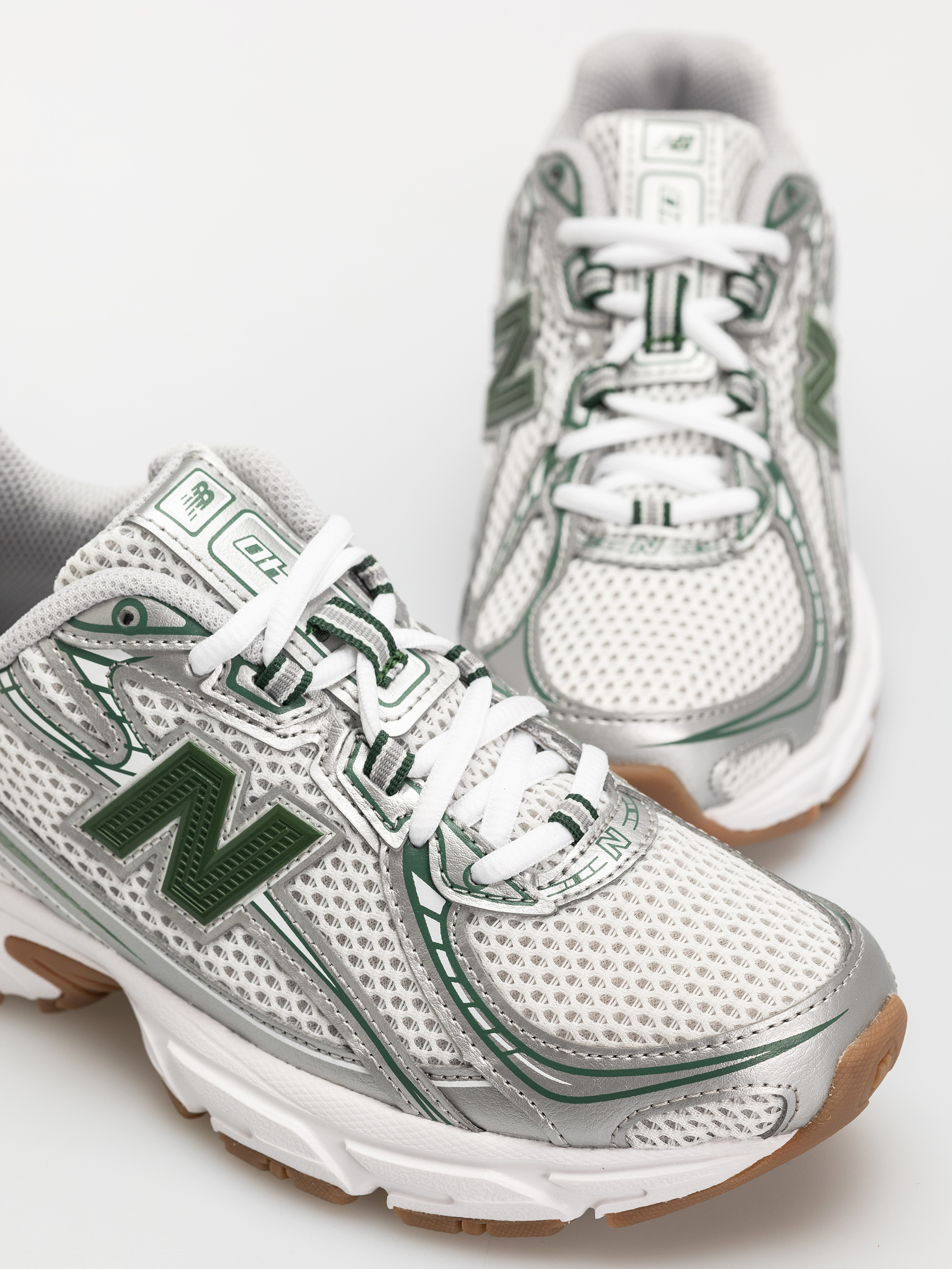 Topánky New Balance 740 JR (silver metallic)