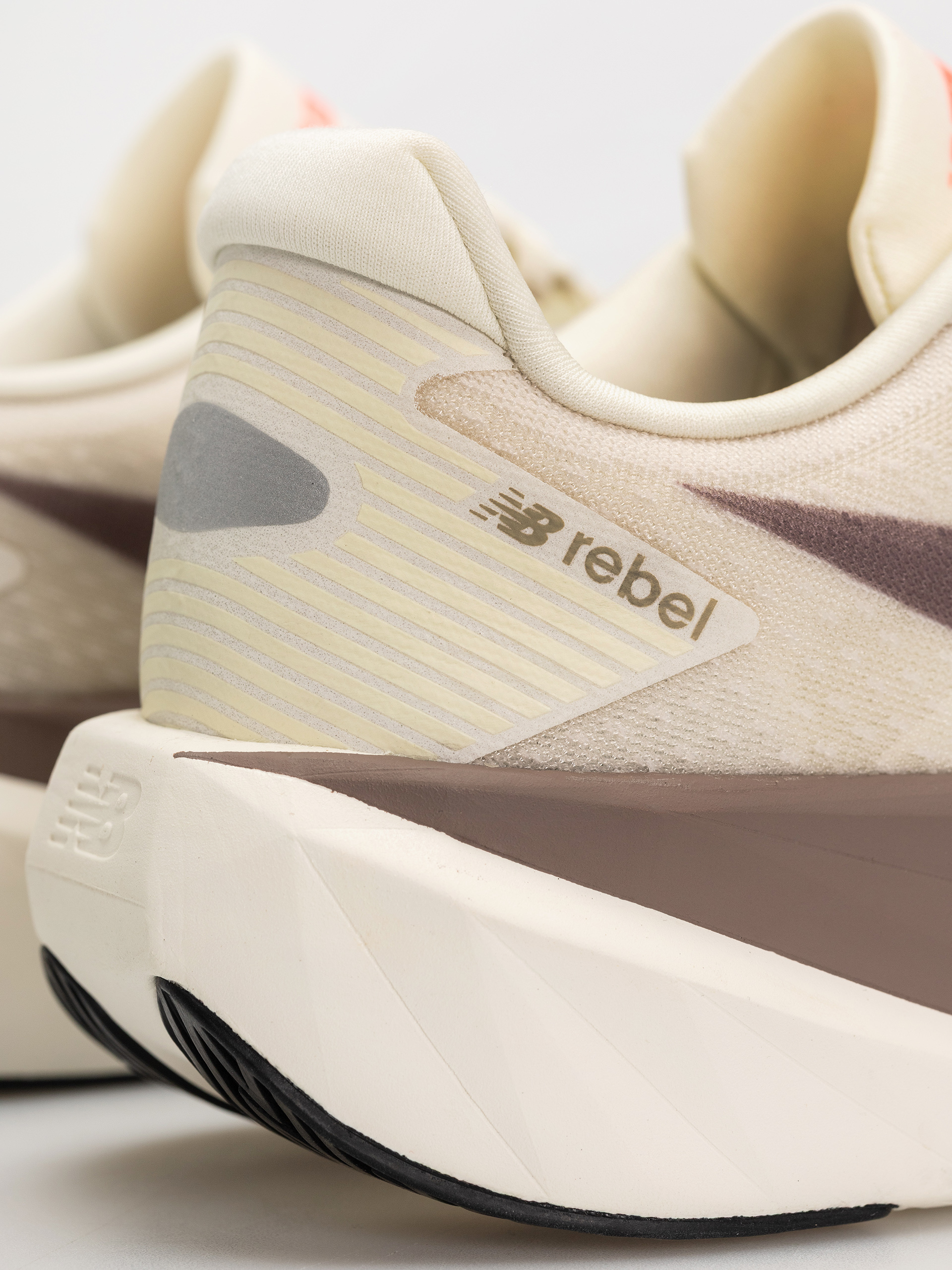 Topánky New Balance Fuelcell Rebel V5 (angora)
