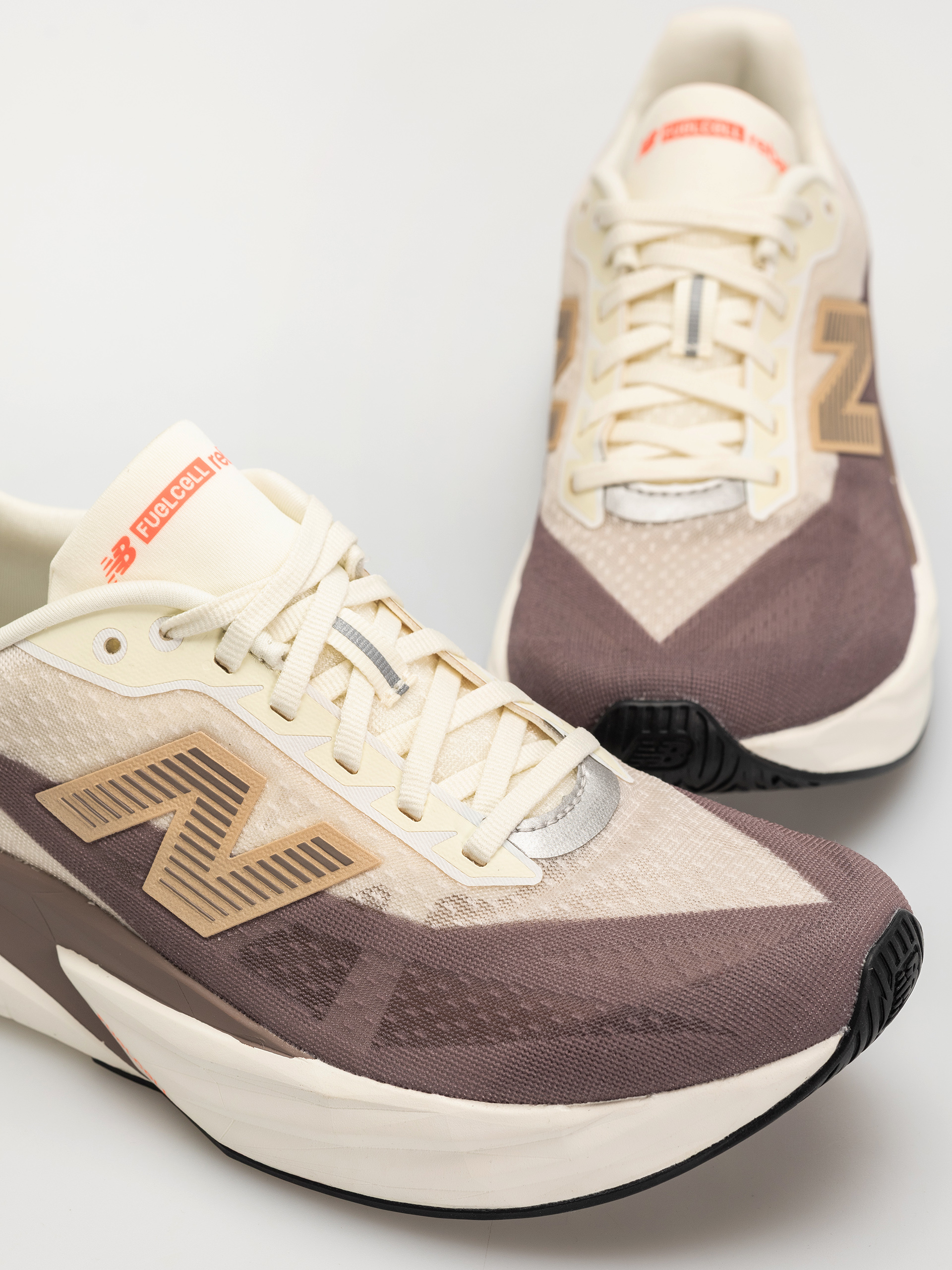 Topánky New Balance Fuelcell Rebel V5 (angora)