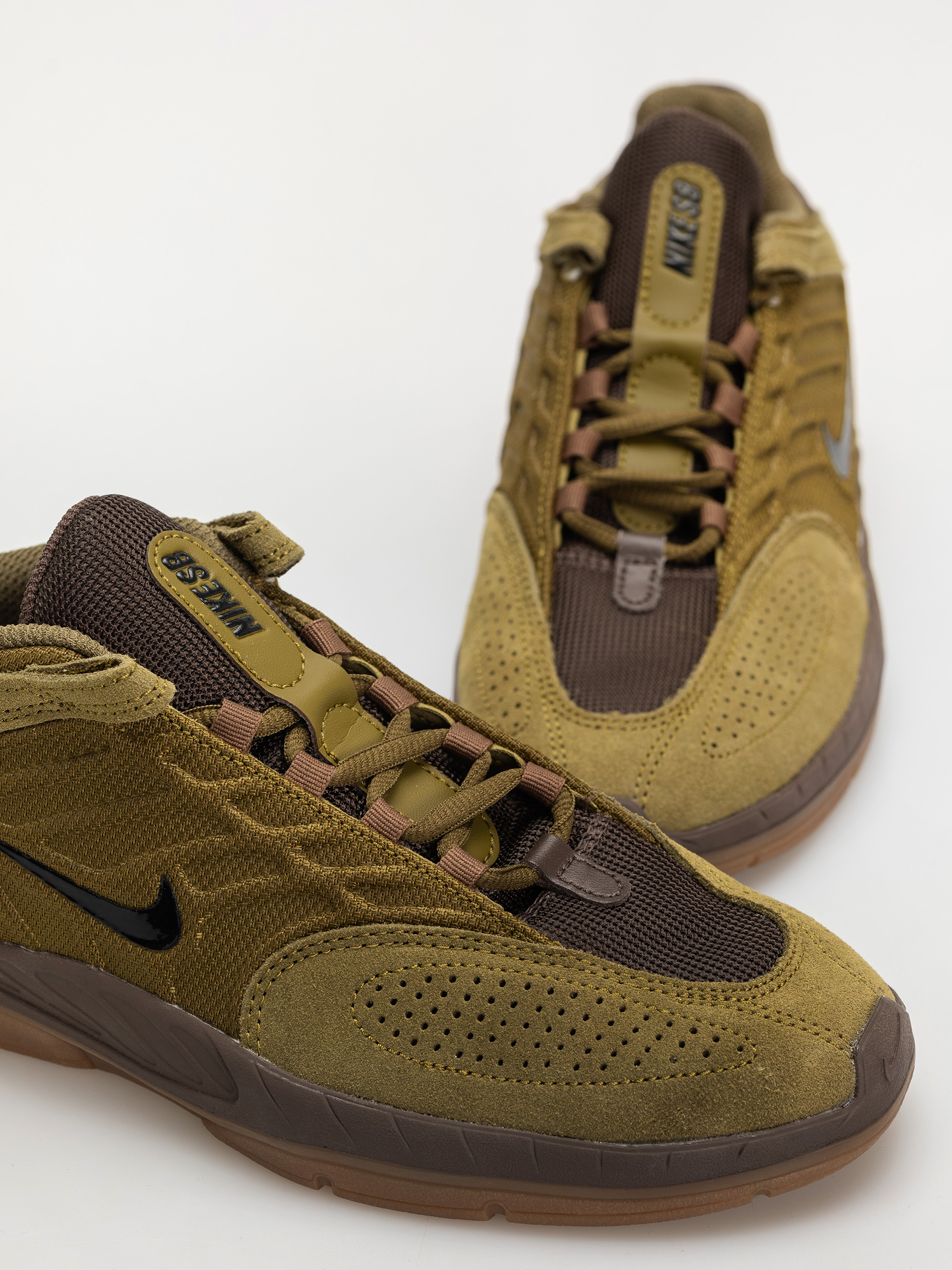 Topánky Nike SB Vertebrae (olive flak/black baroque brown)