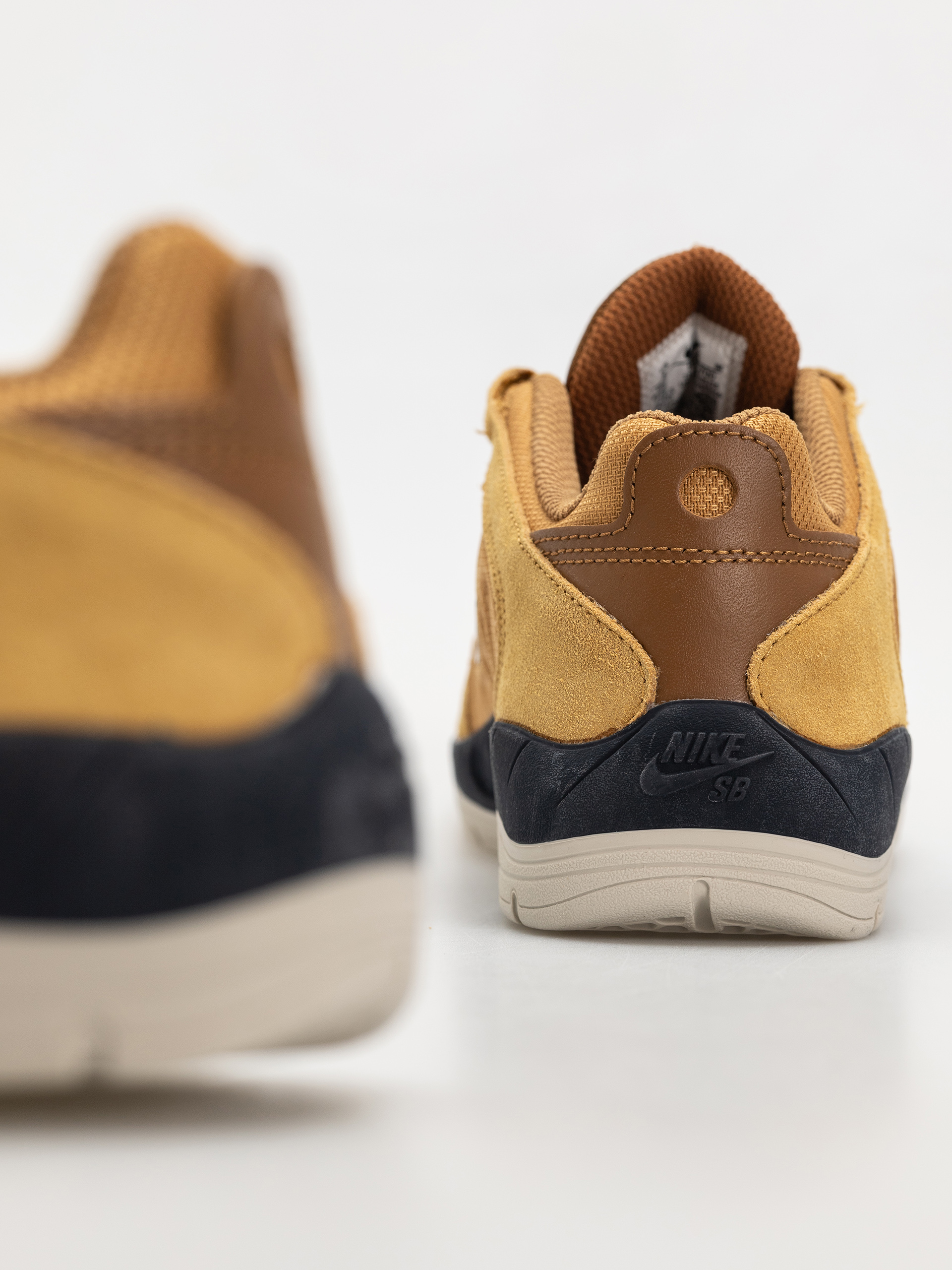 Topánky Nike SB Vertebrae (wheat/black lt british tan obsidian)