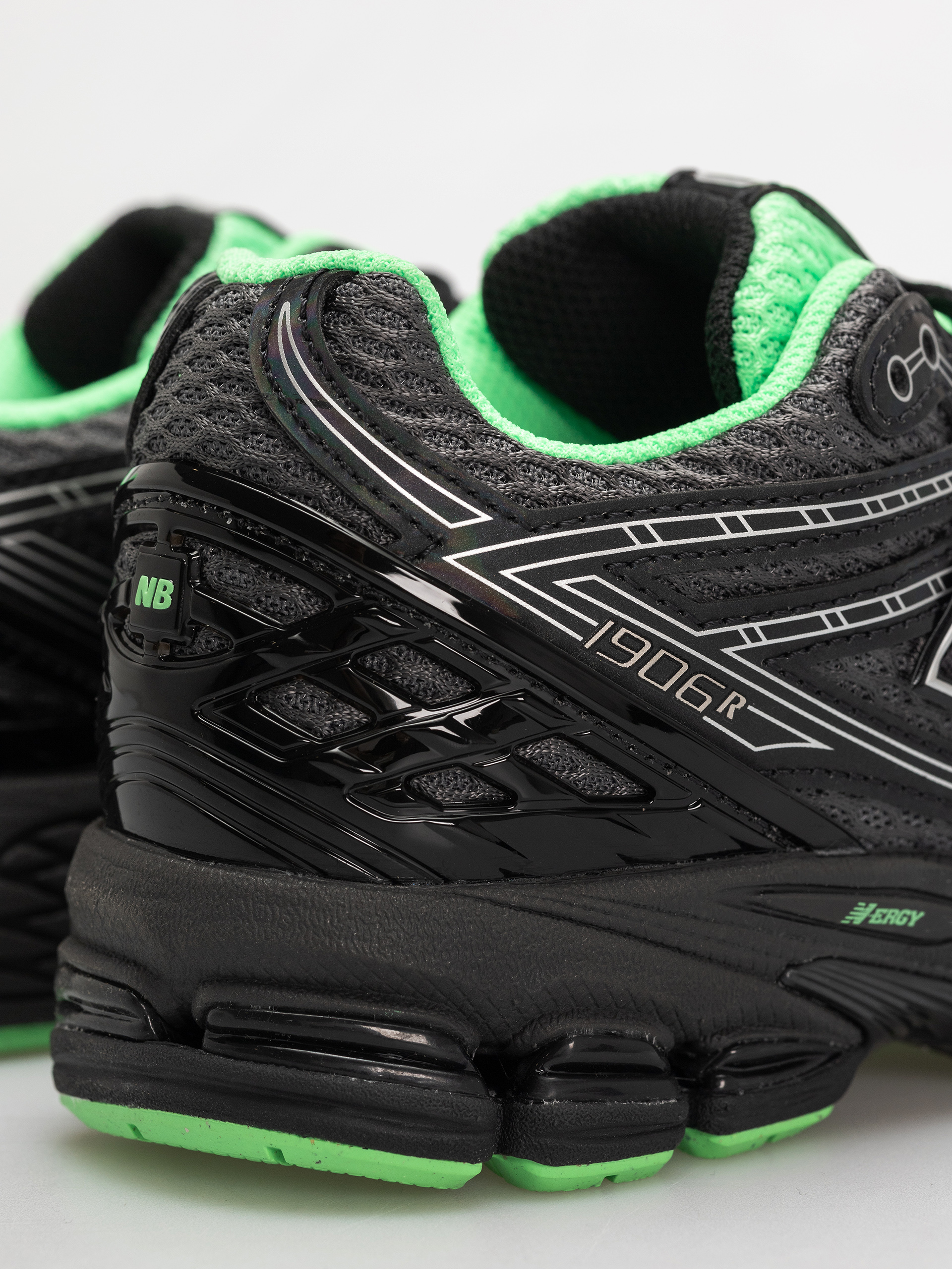 Topánky New Balance 1906 JR (black)