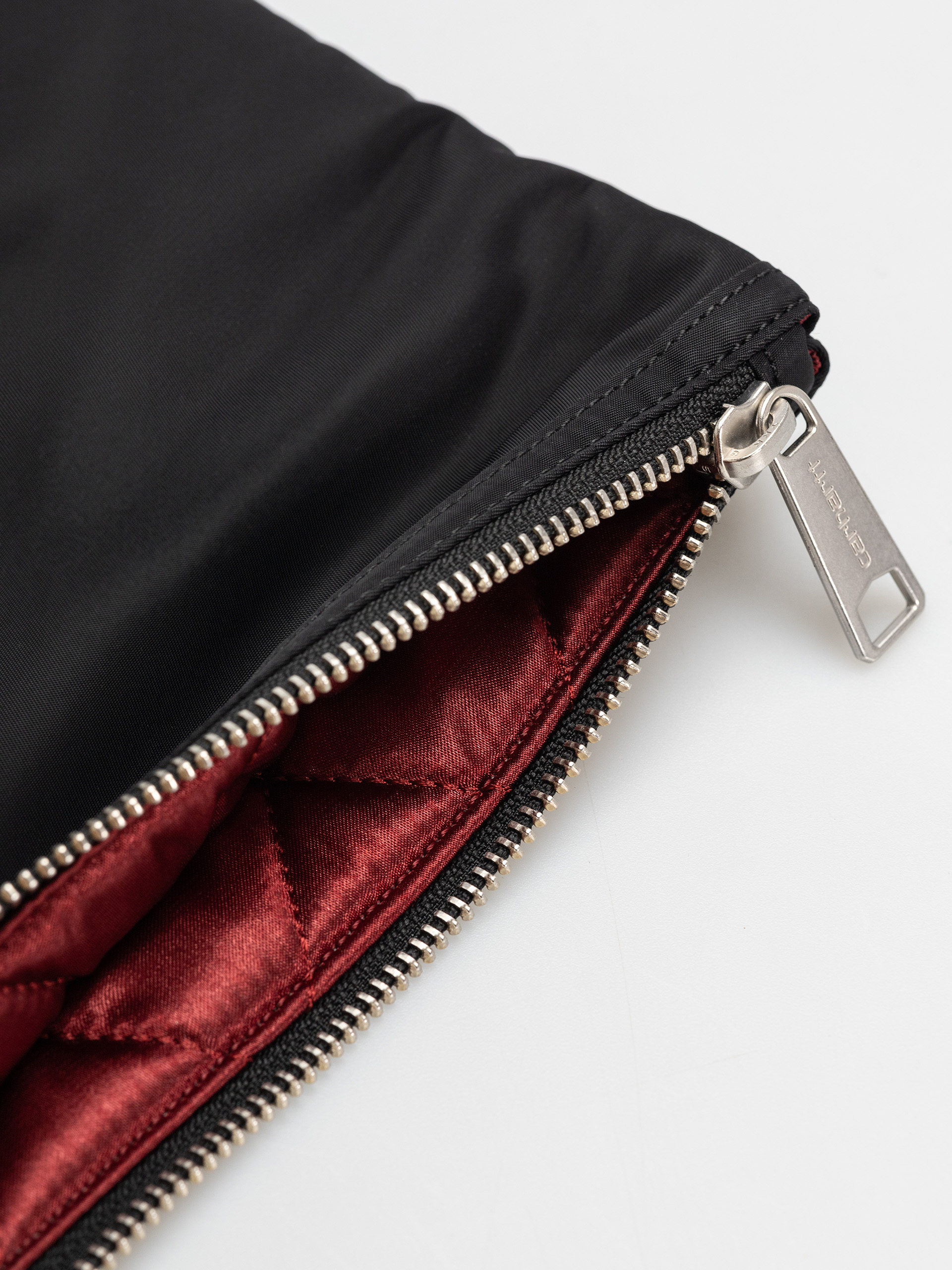 Peňaženka Carhartt WIP Alumni Zip (black/scarlet)