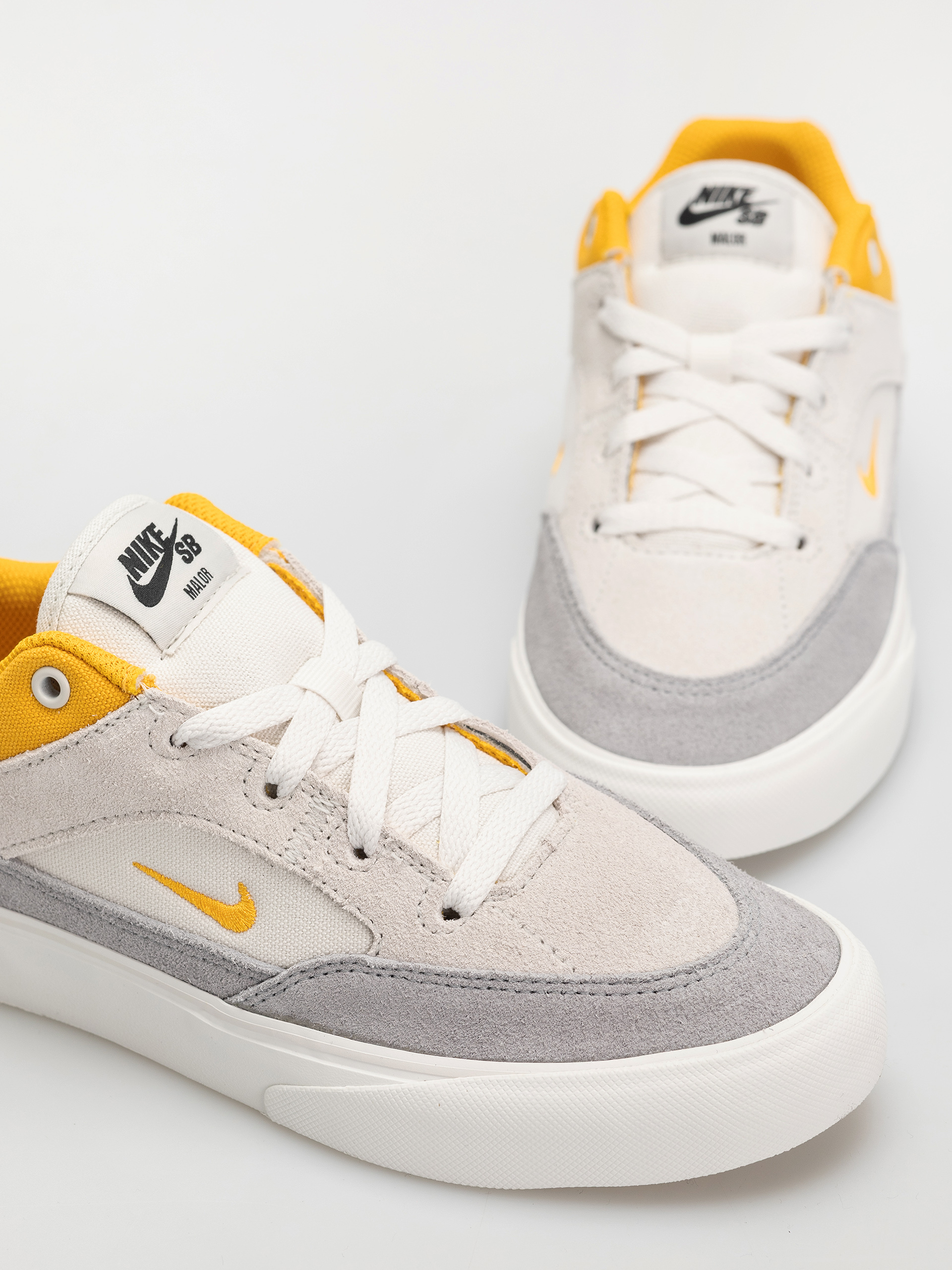 Topánky Nike SB Malor JR (platinum tint/university gold wolf grey)
