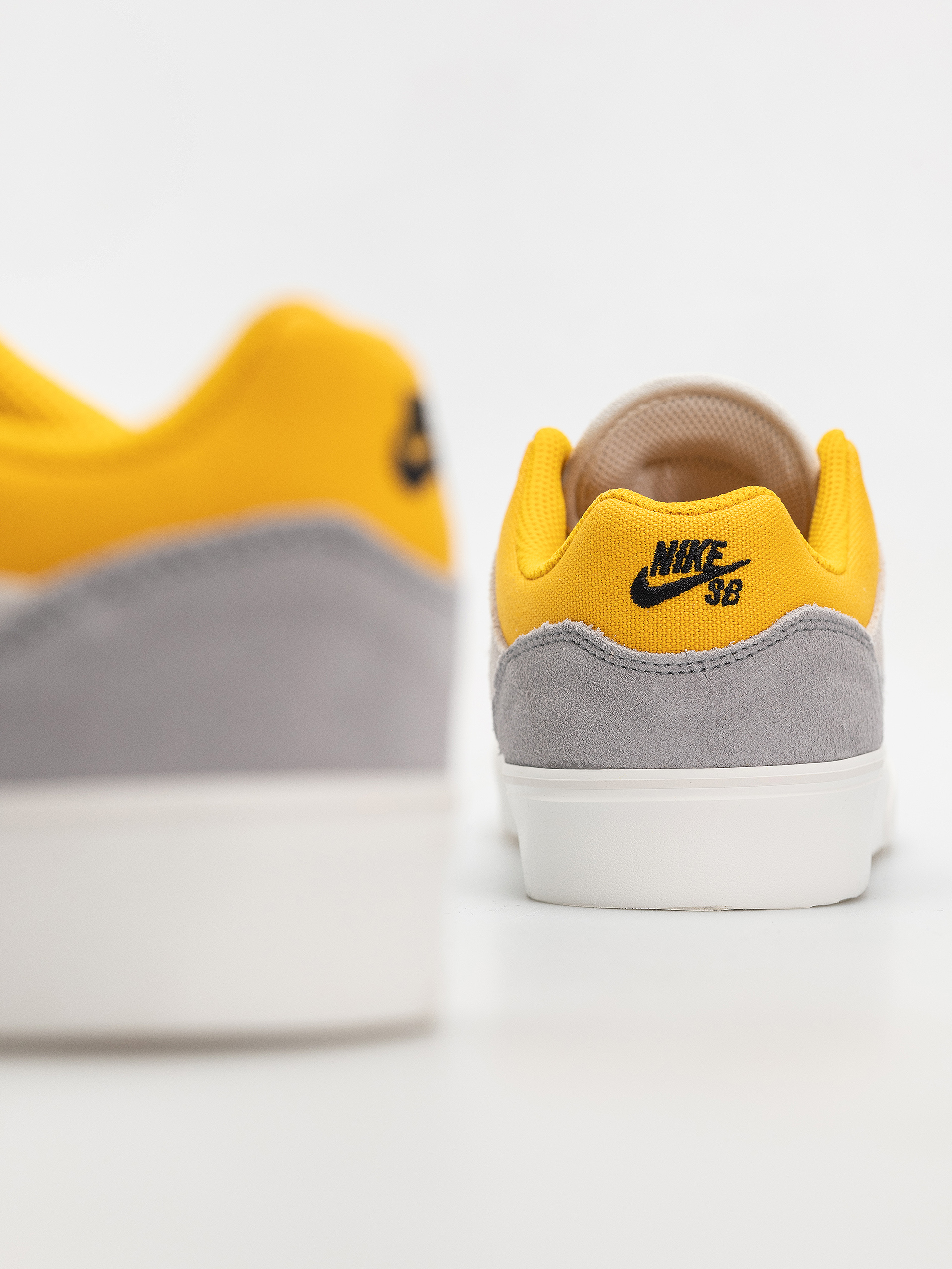 Topánky Nike SB Malor JR (platinum tint/university gold wolf grey)